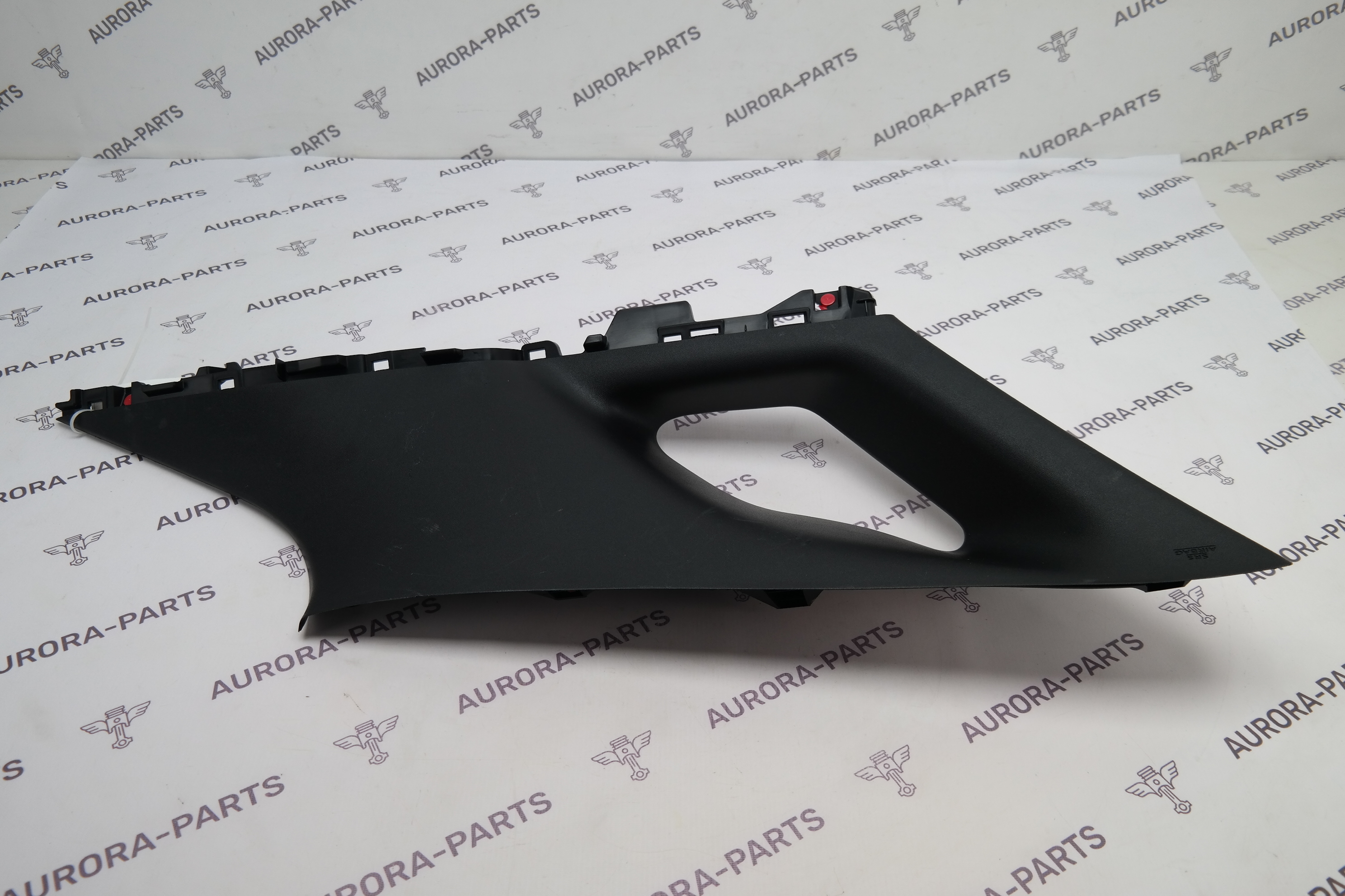 Обшивка багажника верхняя RH Lexus RX