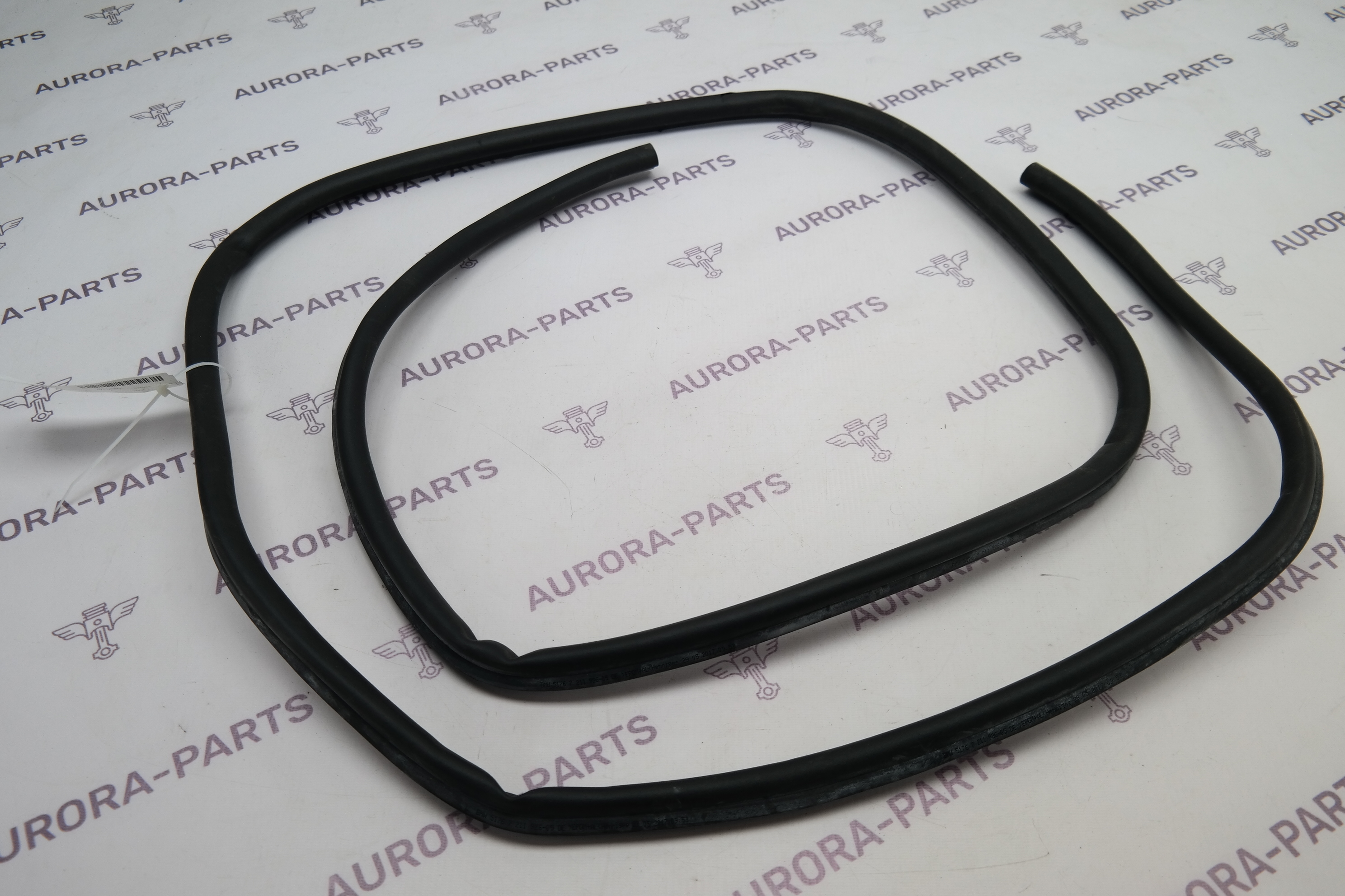 Уплотнитель капота задний BMW 6-Series