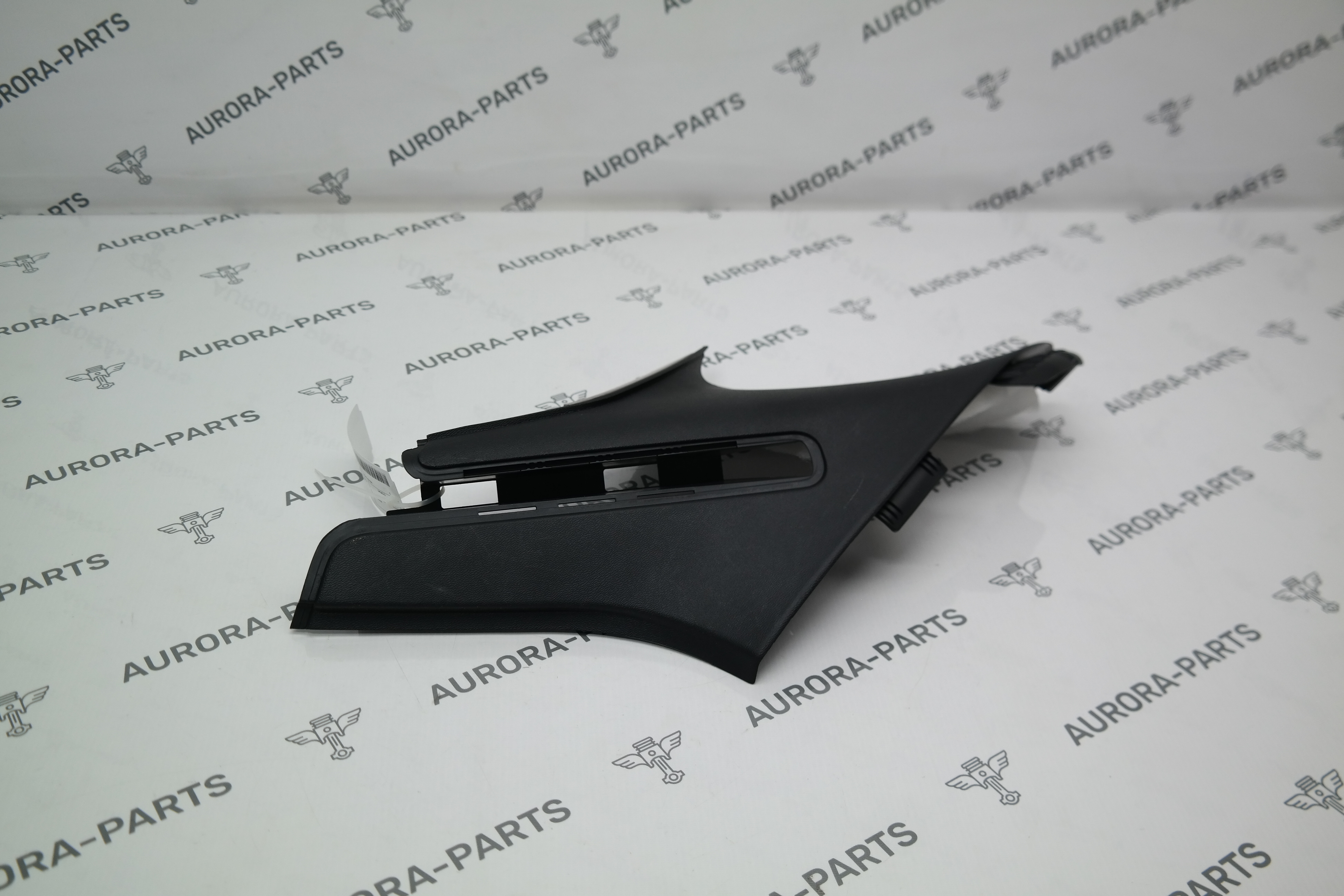 Обшивка стойка D RH Volvo XC60