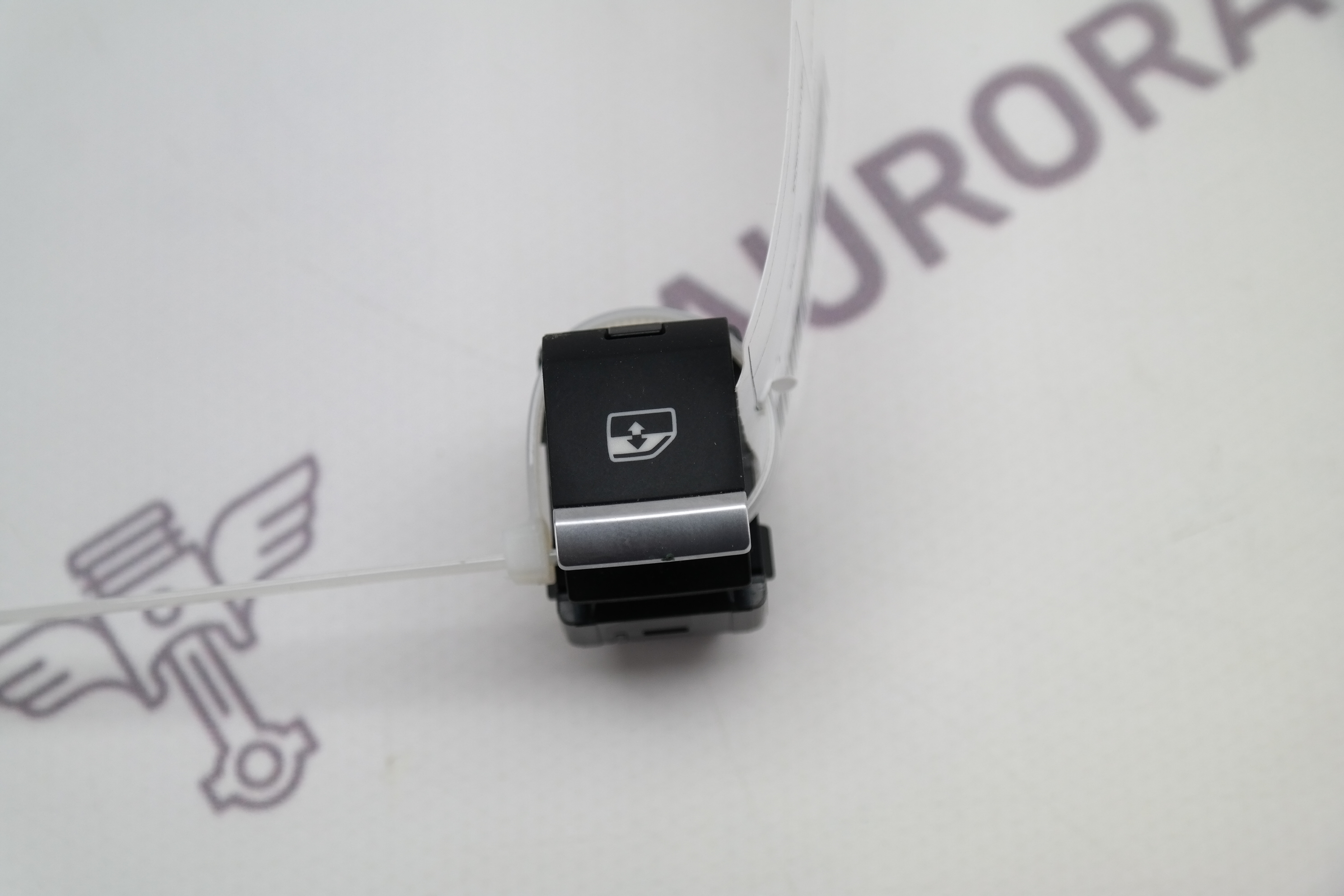 Кнопка стеклоподъемника Audi Q5