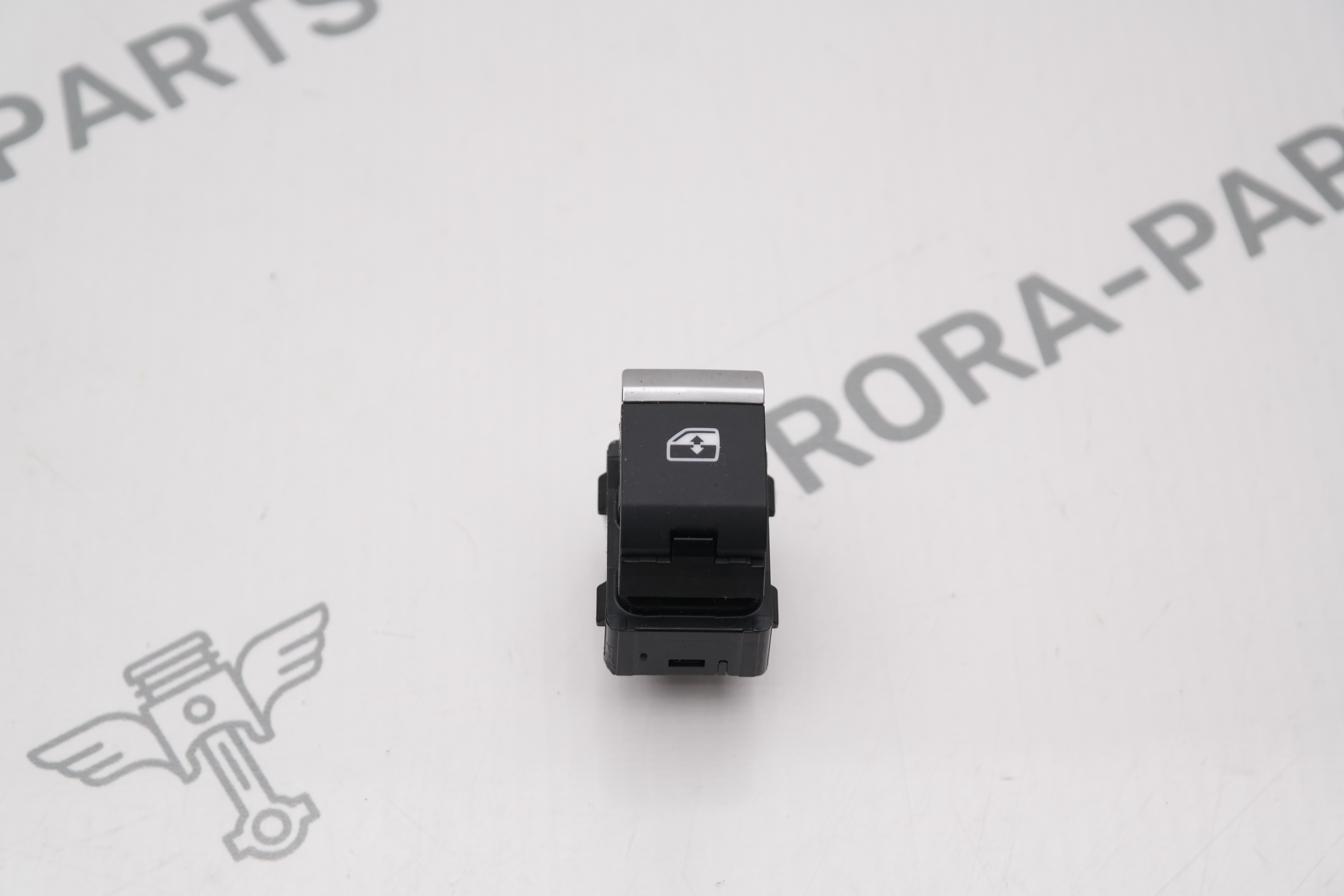 Кнопка стеклоподъемника Audi Q5