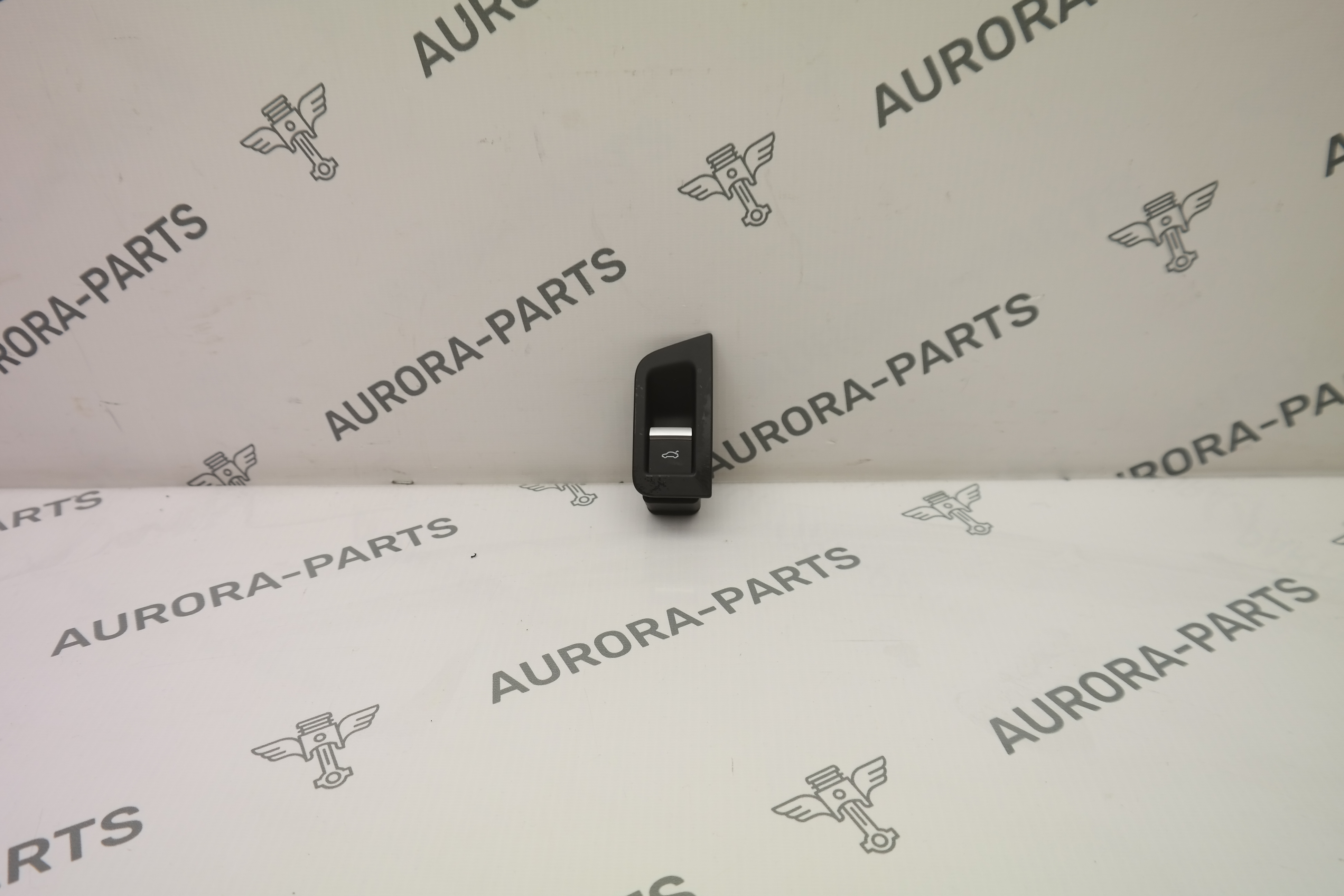 Кнопка открывания крышки багажника Audi Q5