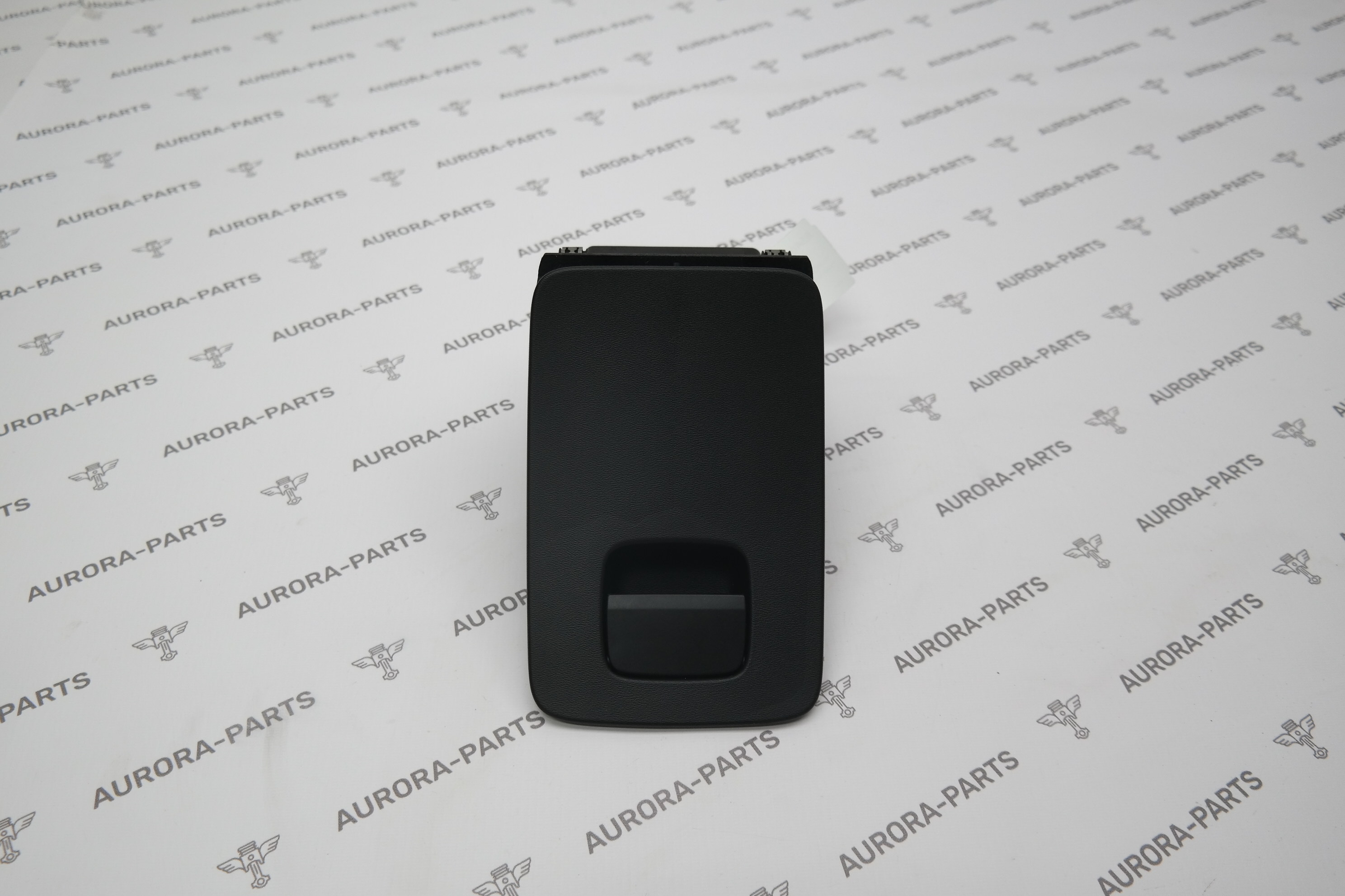 Ящик для мелочей на панели приборов Volvo XC90