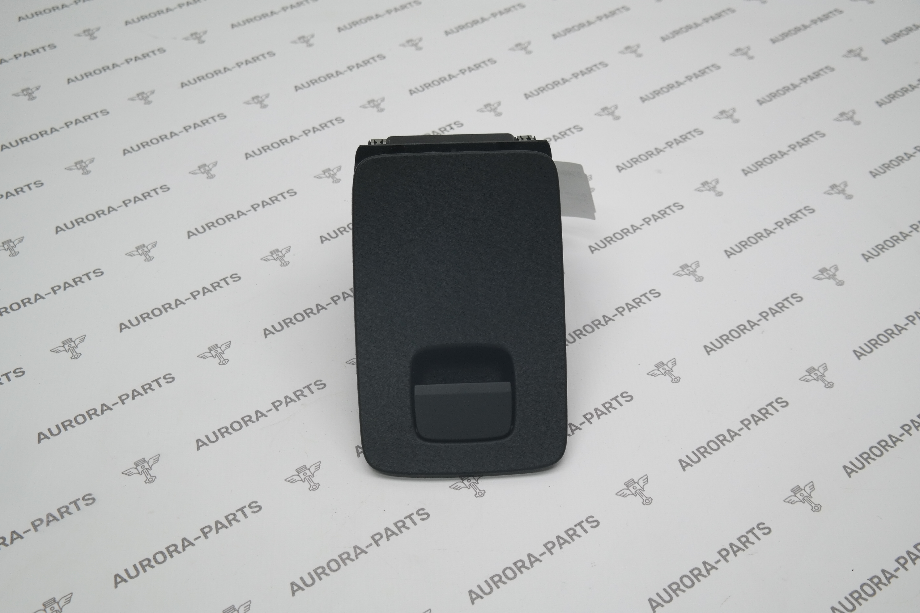 Ящик для мелочей на панели приборов Volvo XC90