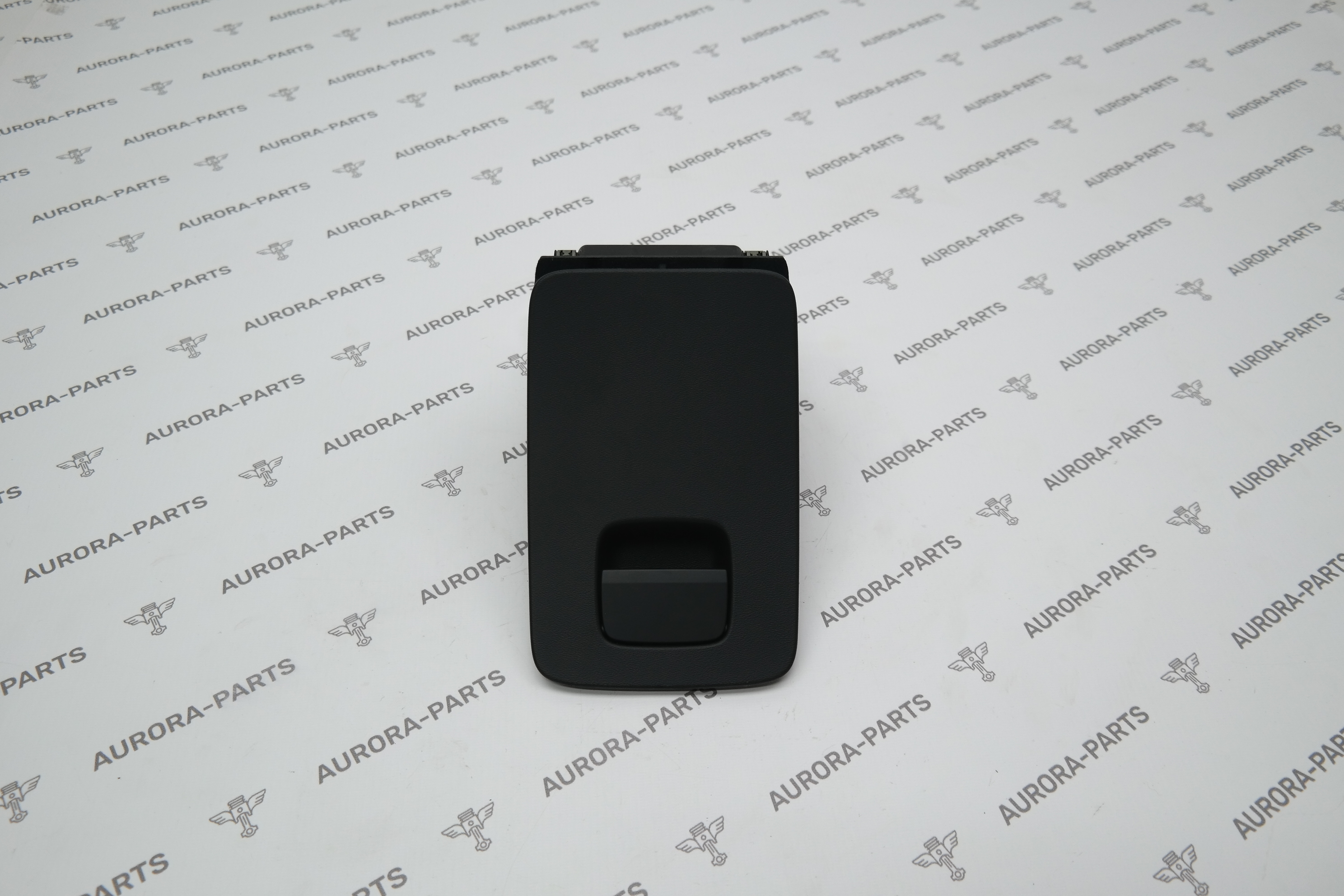 Ящик для мелочей на панели приборов Volvo XC90