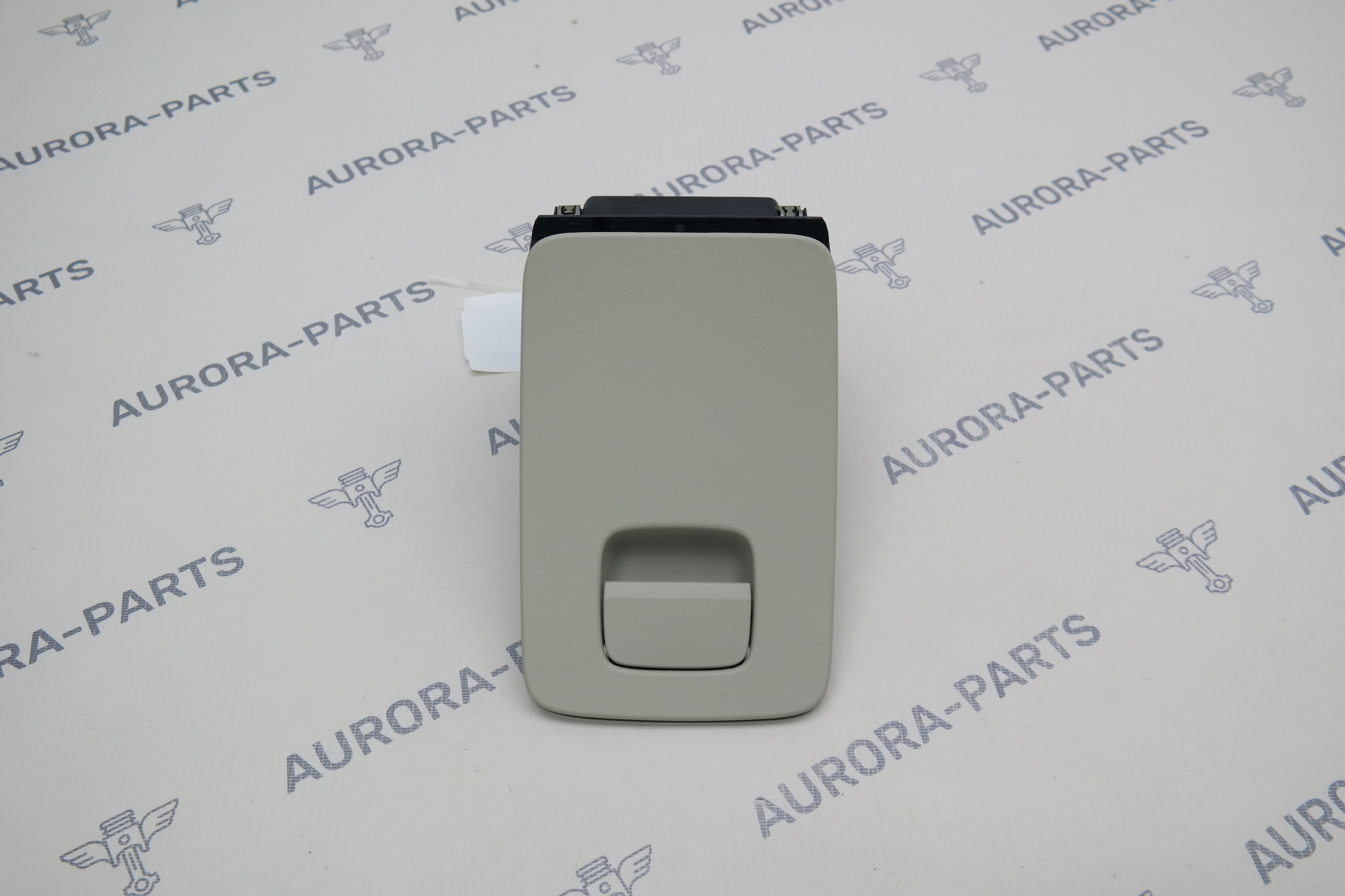 Ящик для мелочей на панели приборов Volvo XC90