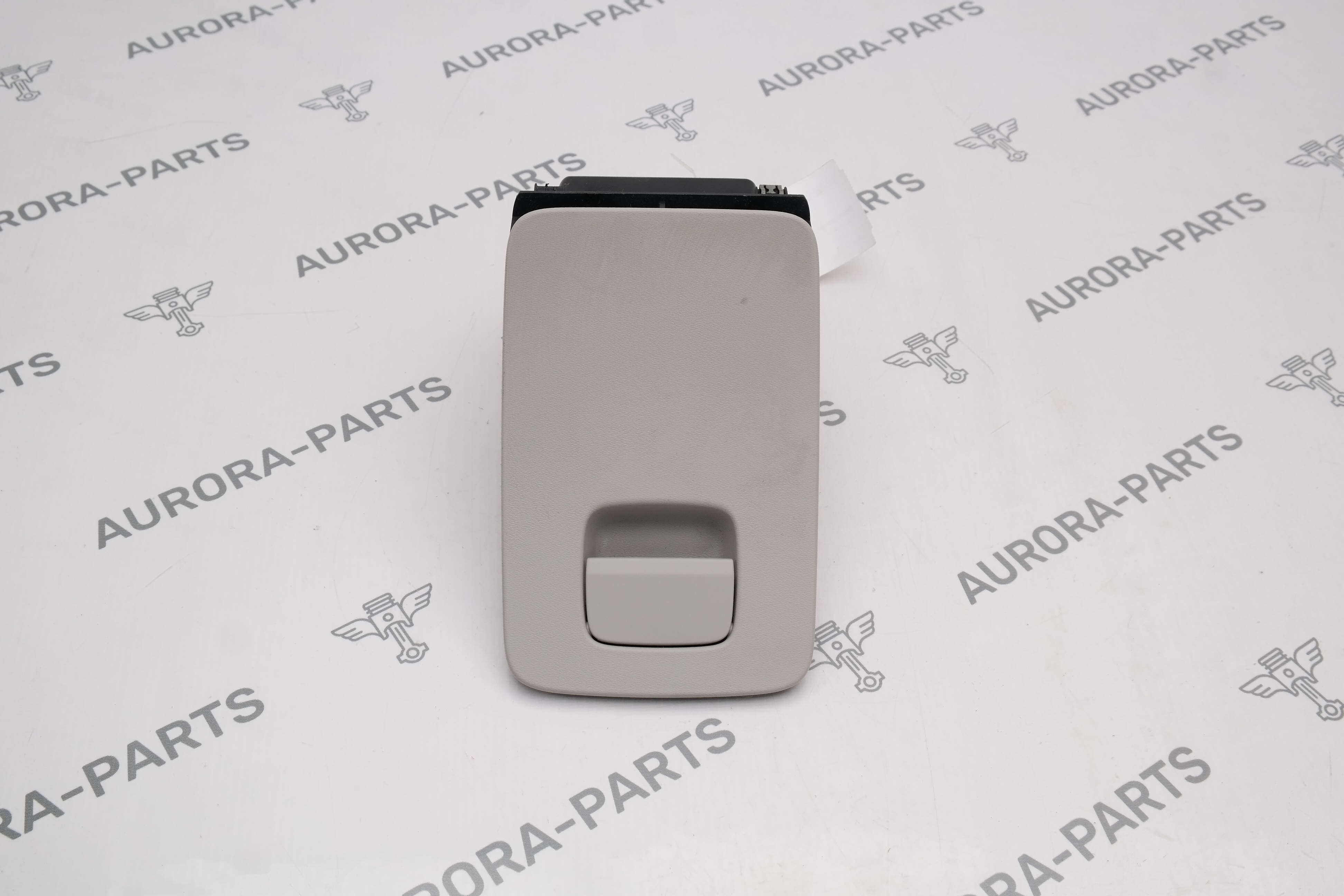 Ящик для мелочей на панели приборов Volvo XC90