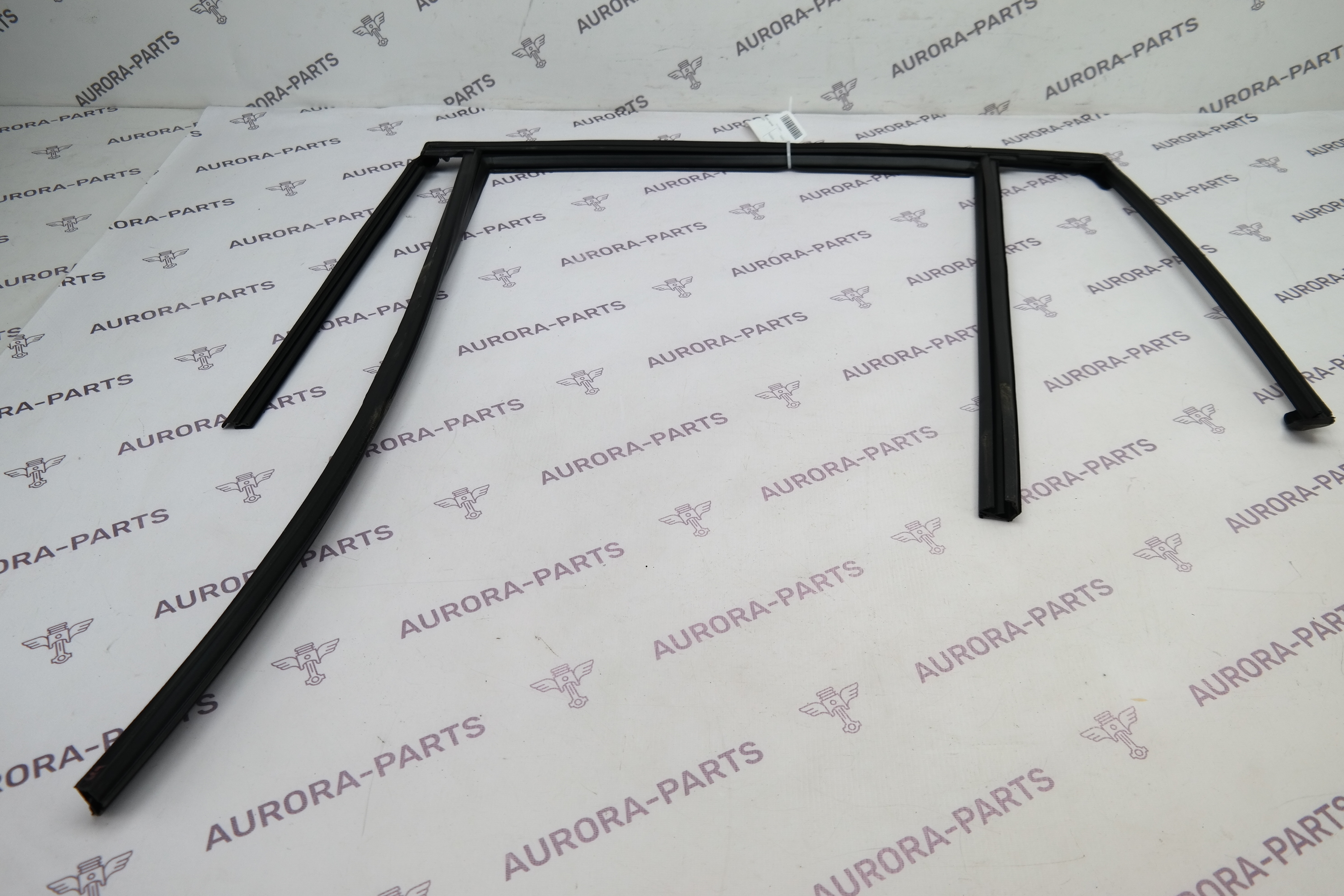 Направляющая стекла задней двери LH Volvo XC90