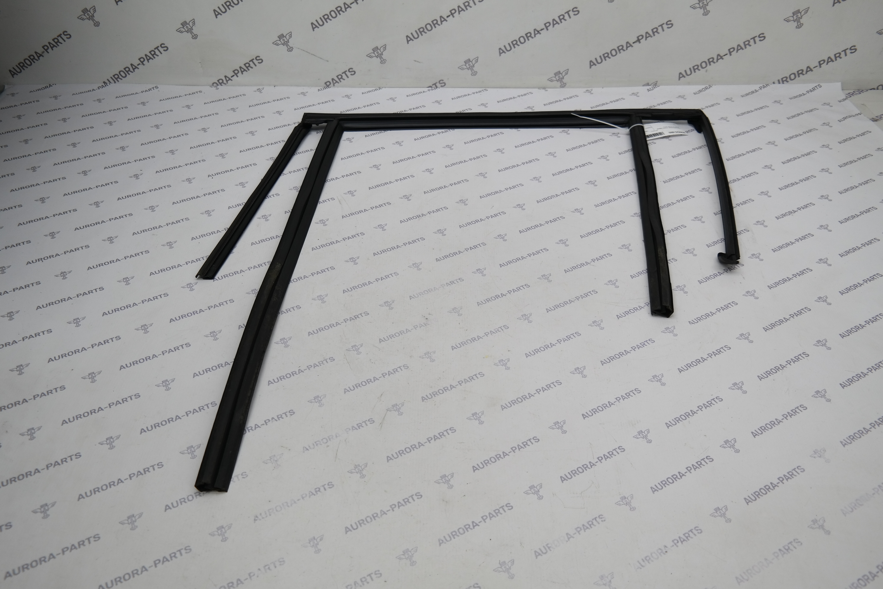 Направляющая стекла задней двери LH Volvo XC90