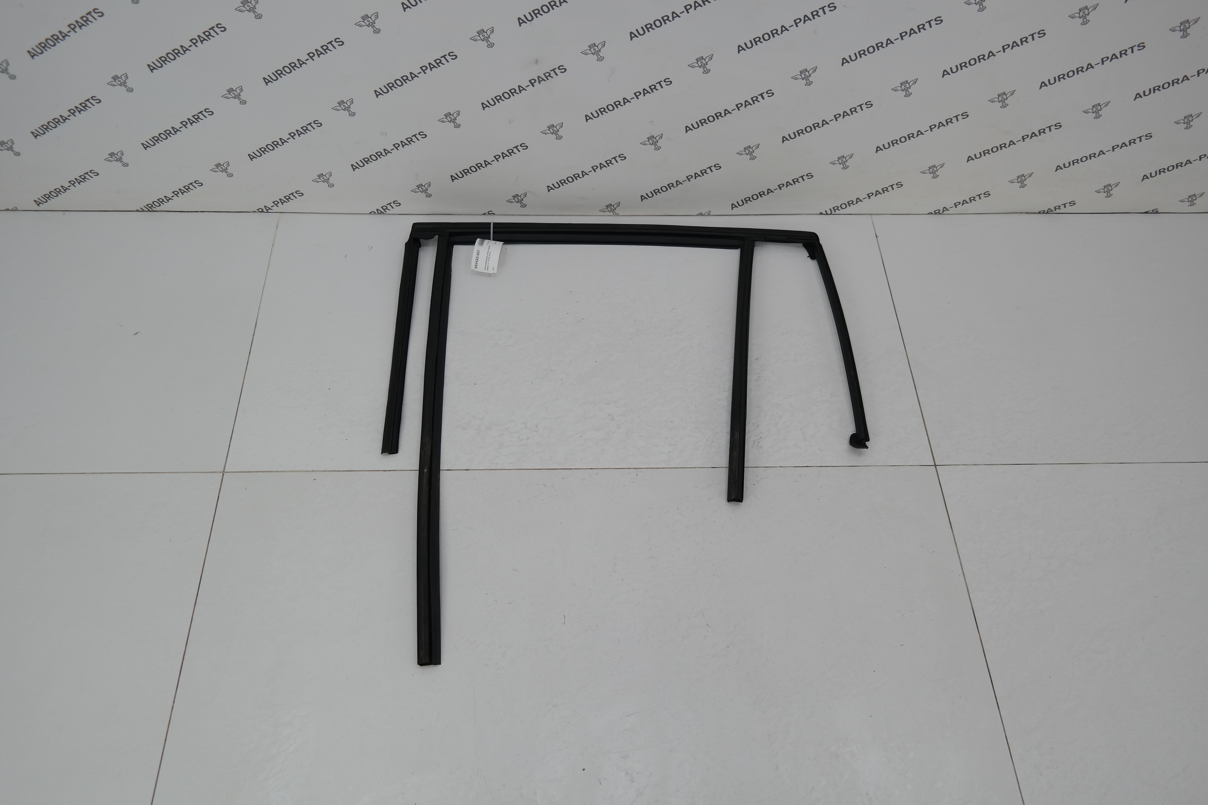 Направляющая стекла задней двери LH Volvo XC90