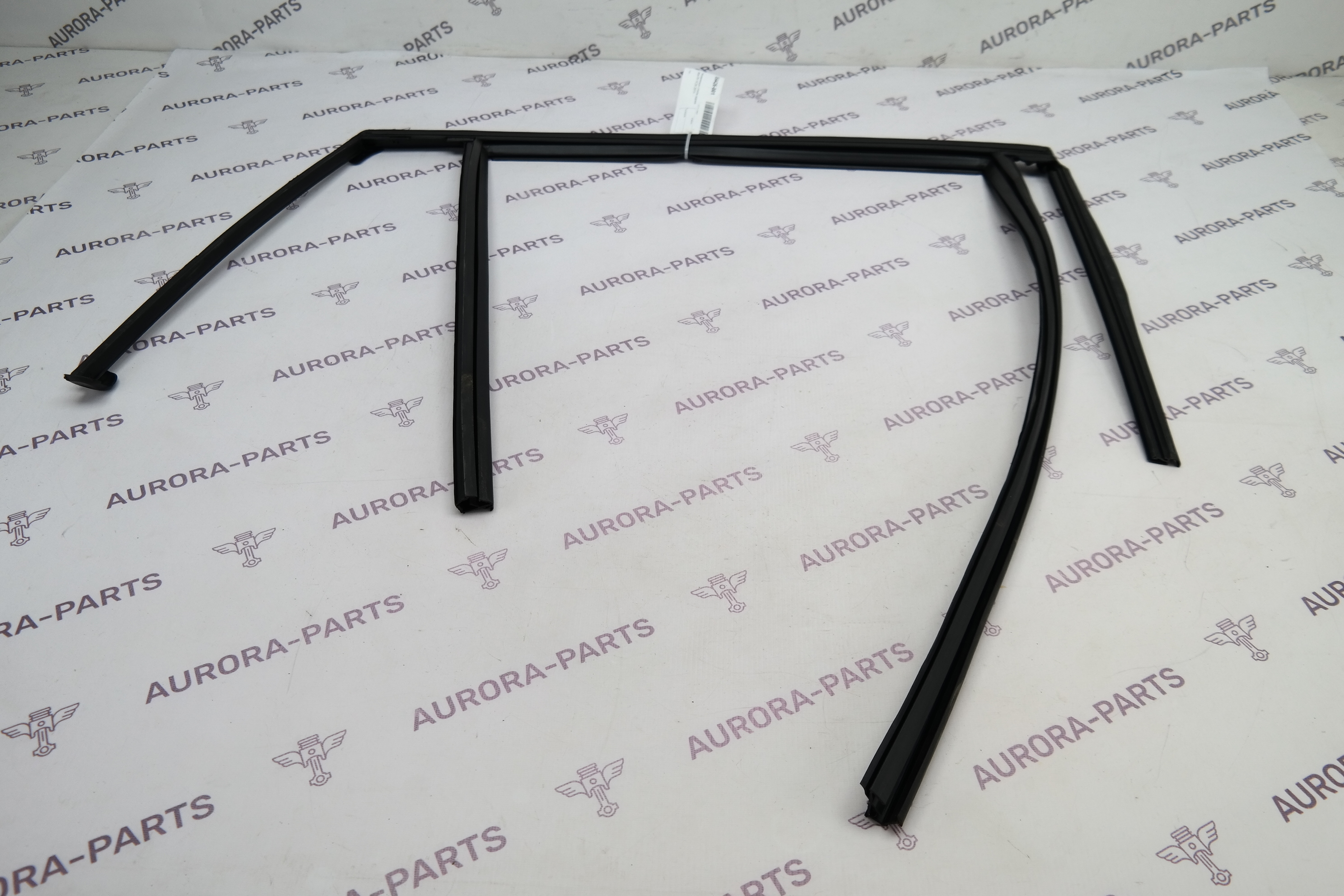 Направляющая стекла задней двери RH Volvo XC90