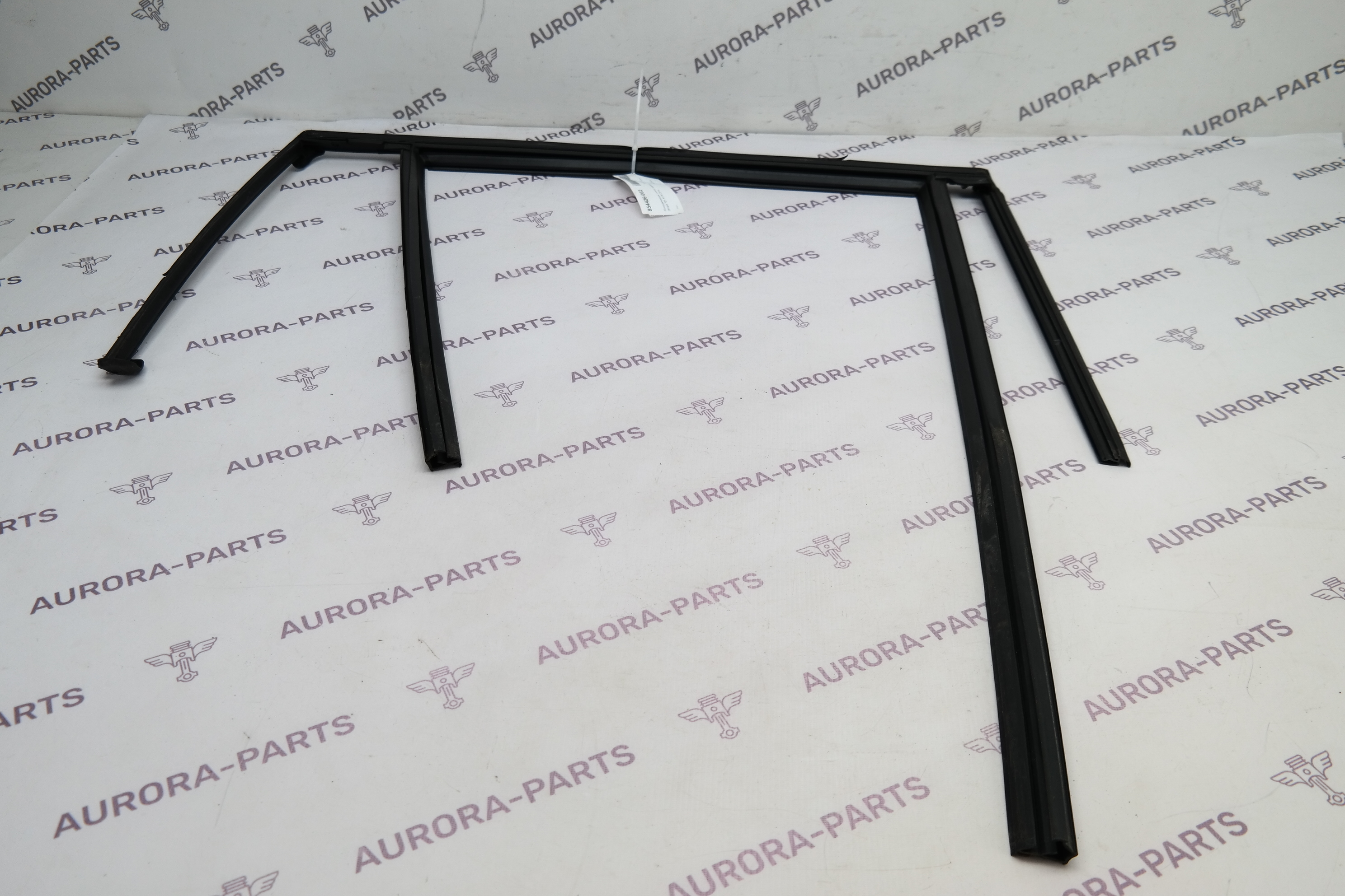 Направляющая стекла задней двери RH Volvo XC90