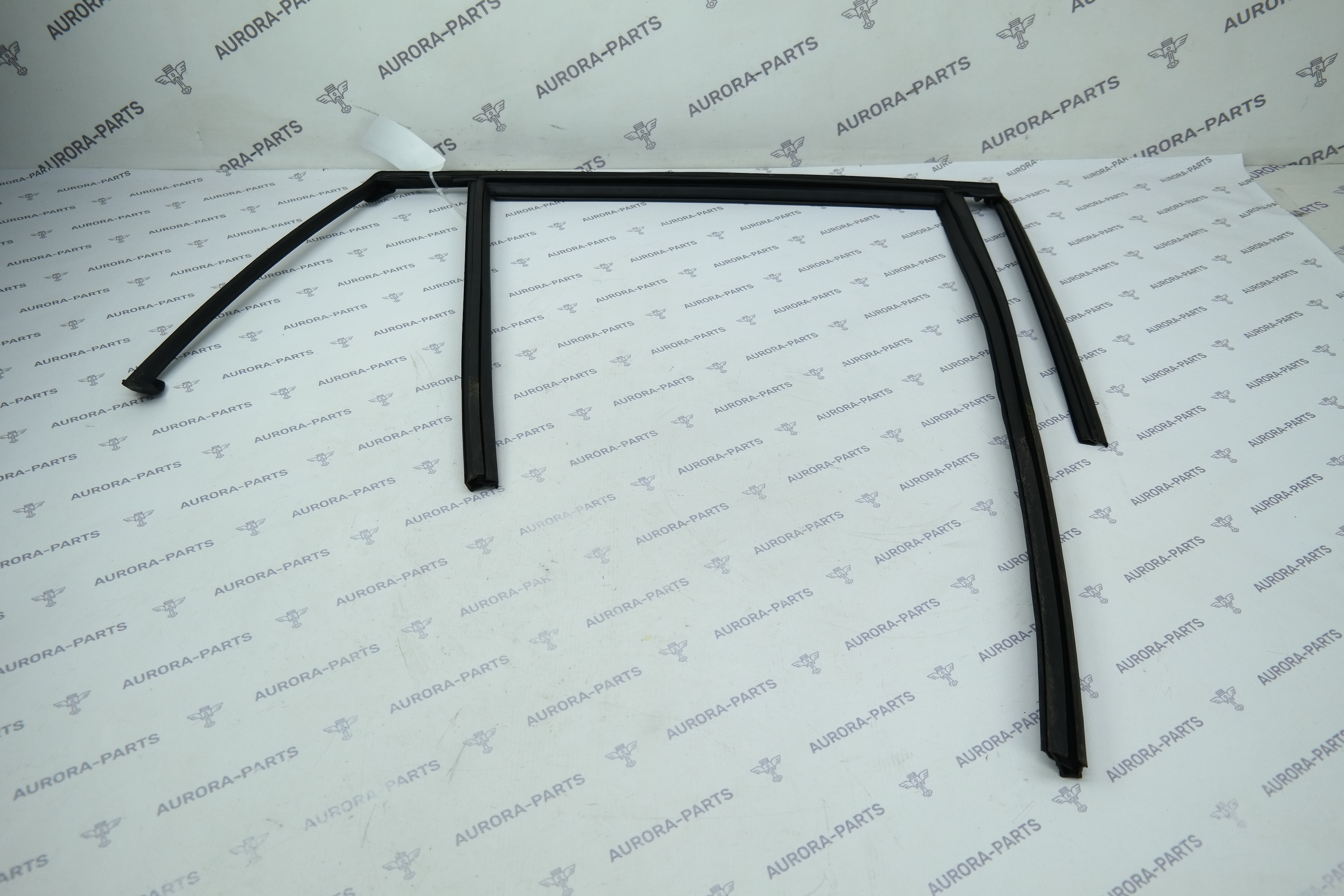 Направляющая стекла задней двери RH Volvo XC90