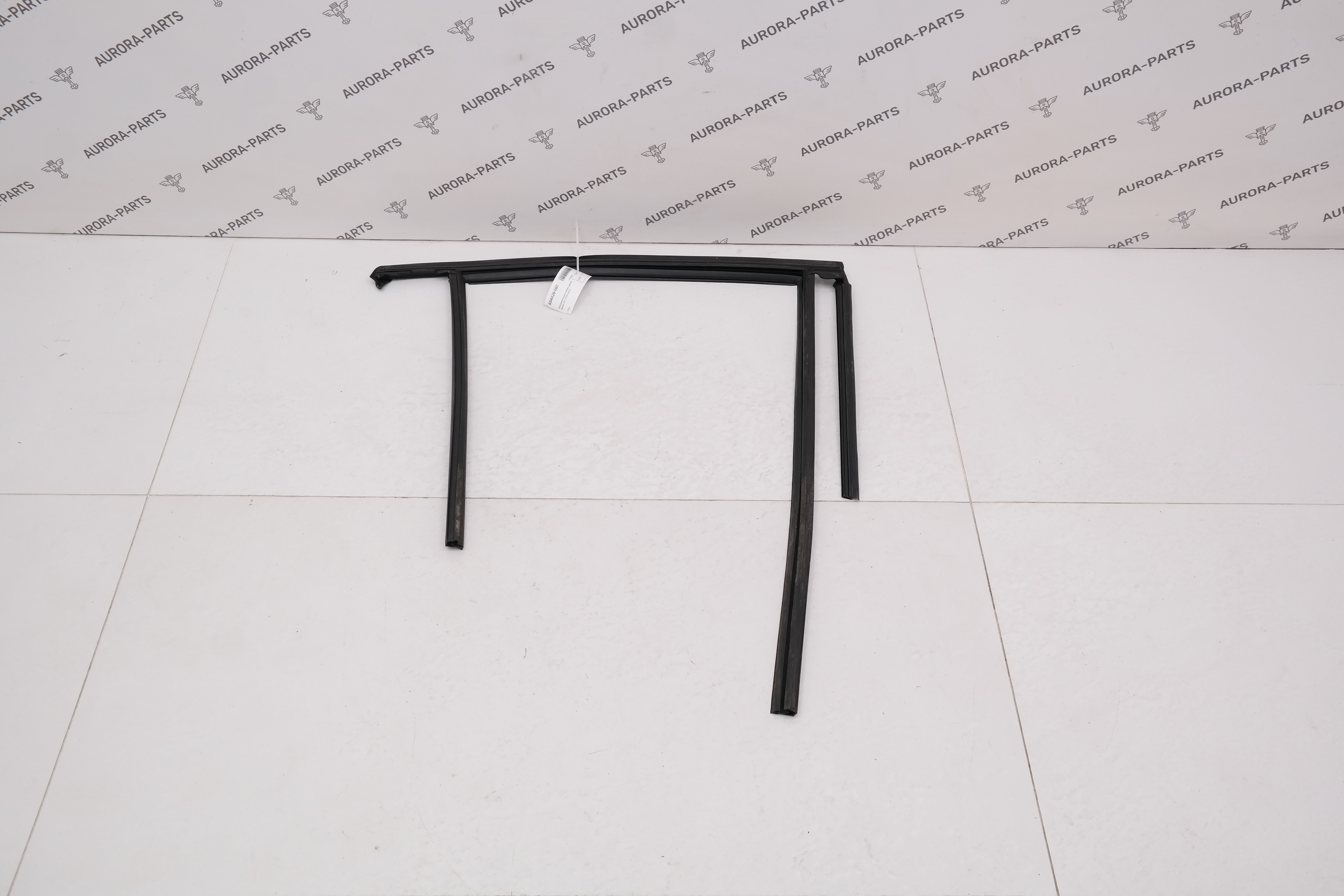 Направляющая стекла задней двери RH Volvo XC90