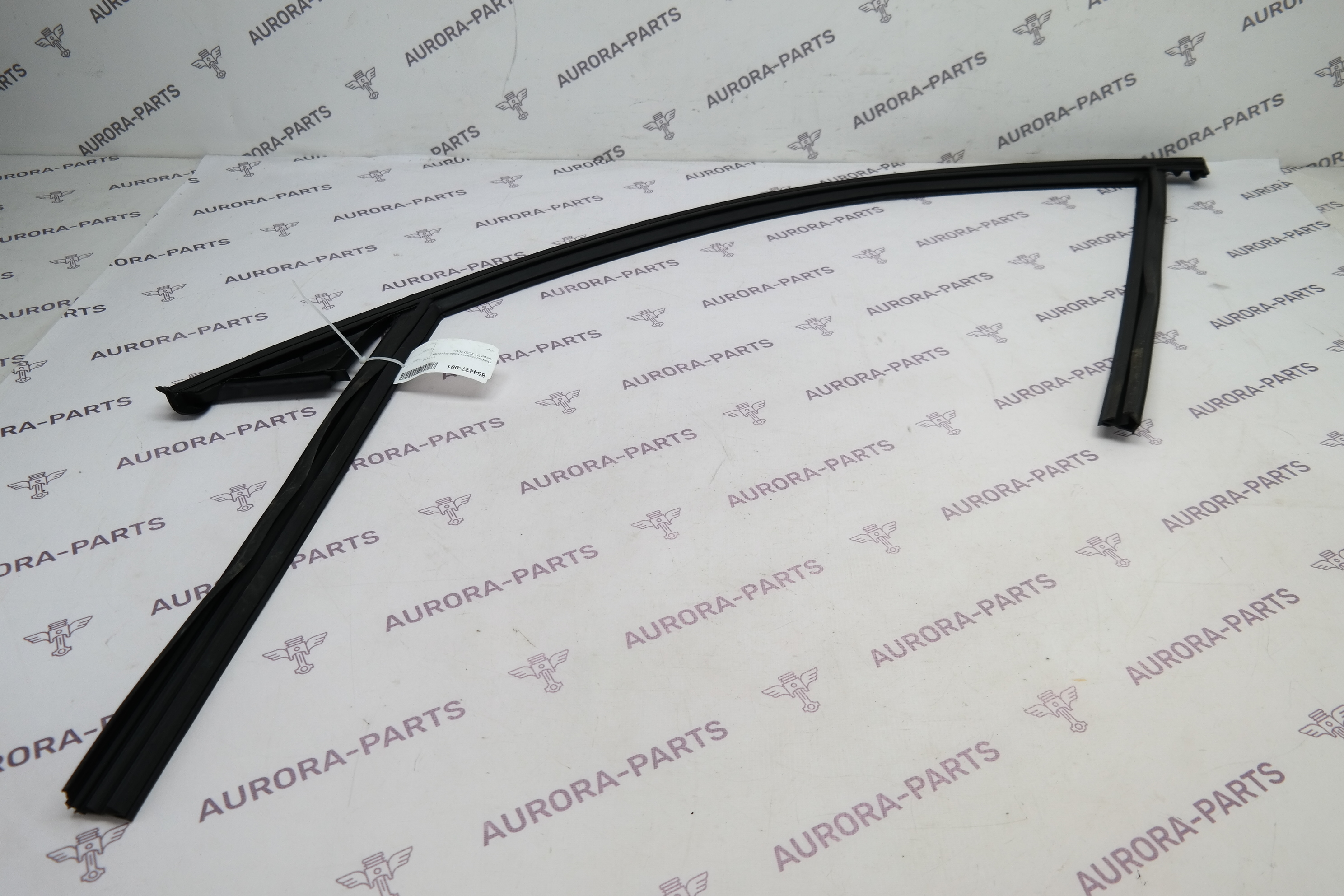 Направляющая стекла передней двери LH Volvo XC90