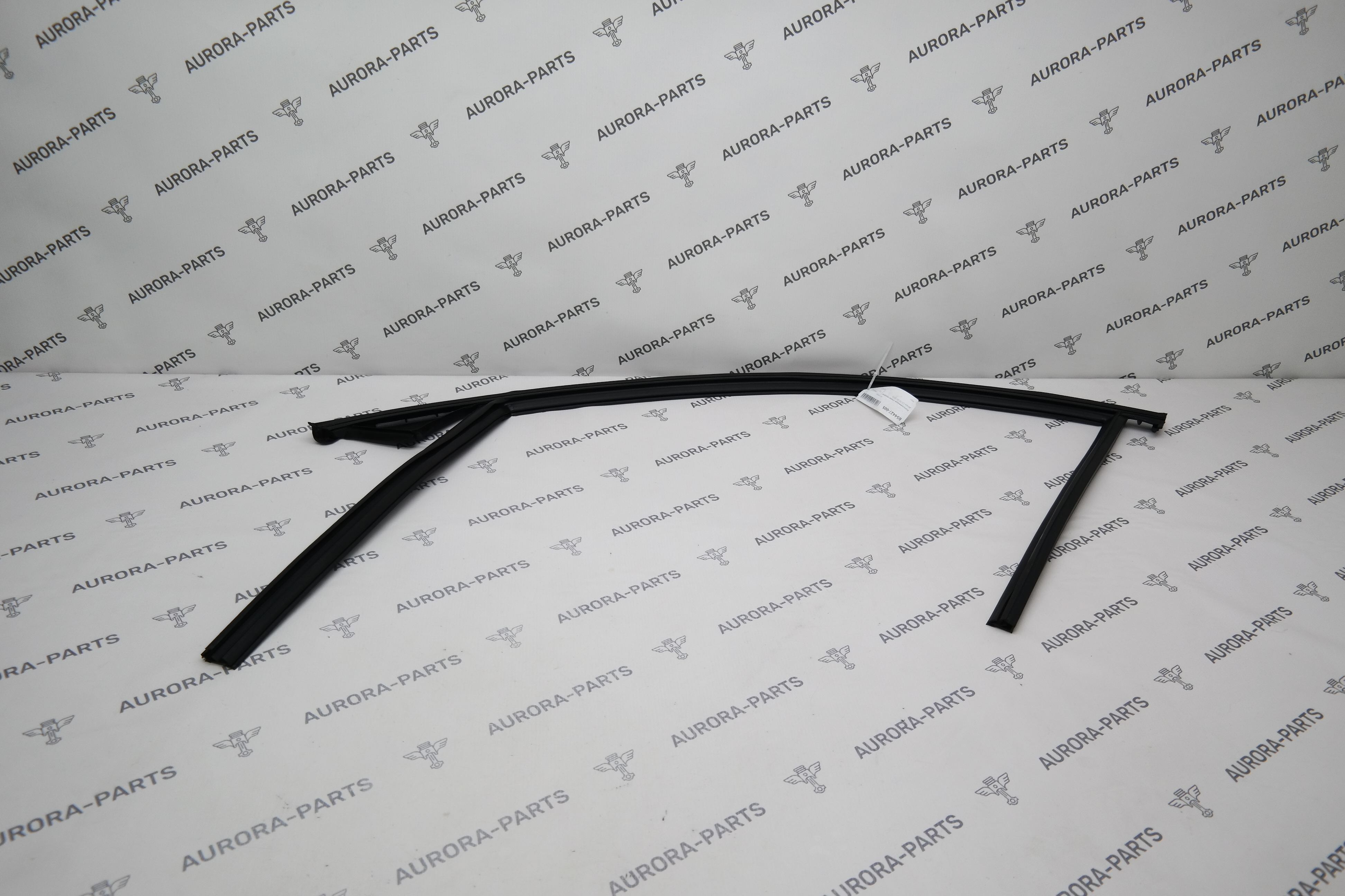 Направляющая стекла передней двери LH Volvo XC90