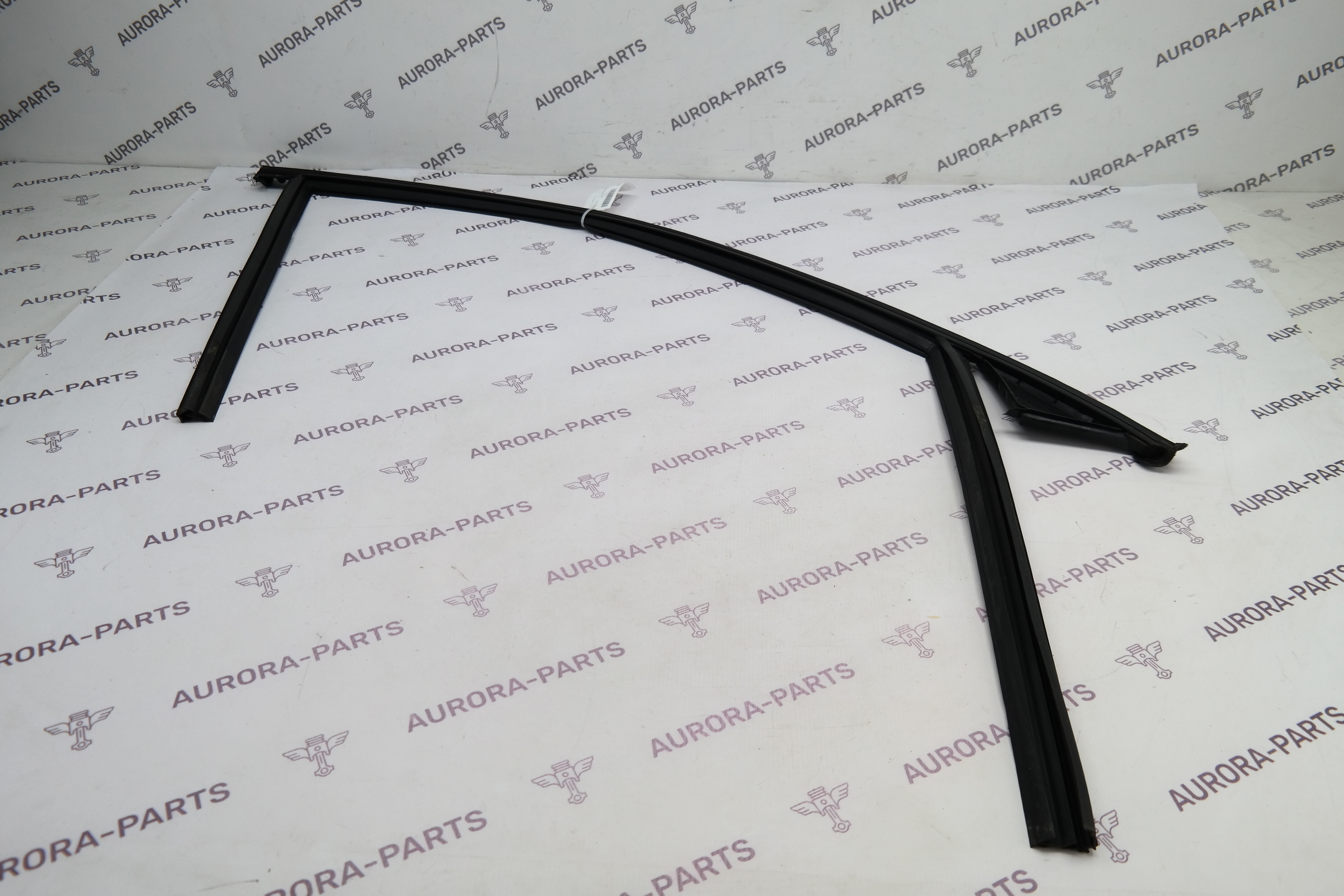 Направляющая стекла передней двери RH Volvo XC90