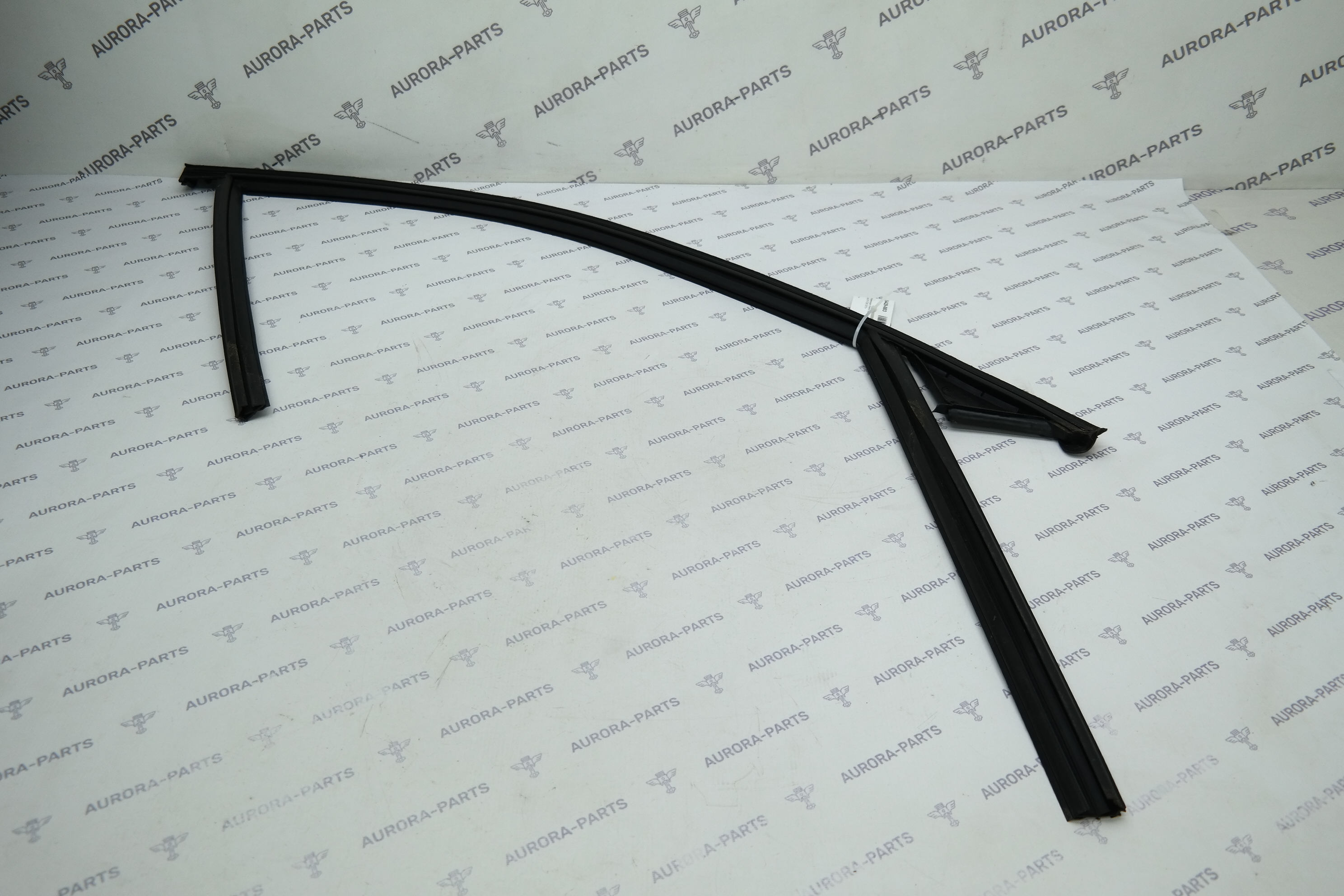 Направляющая стекла передней двери RH Volvo XC90