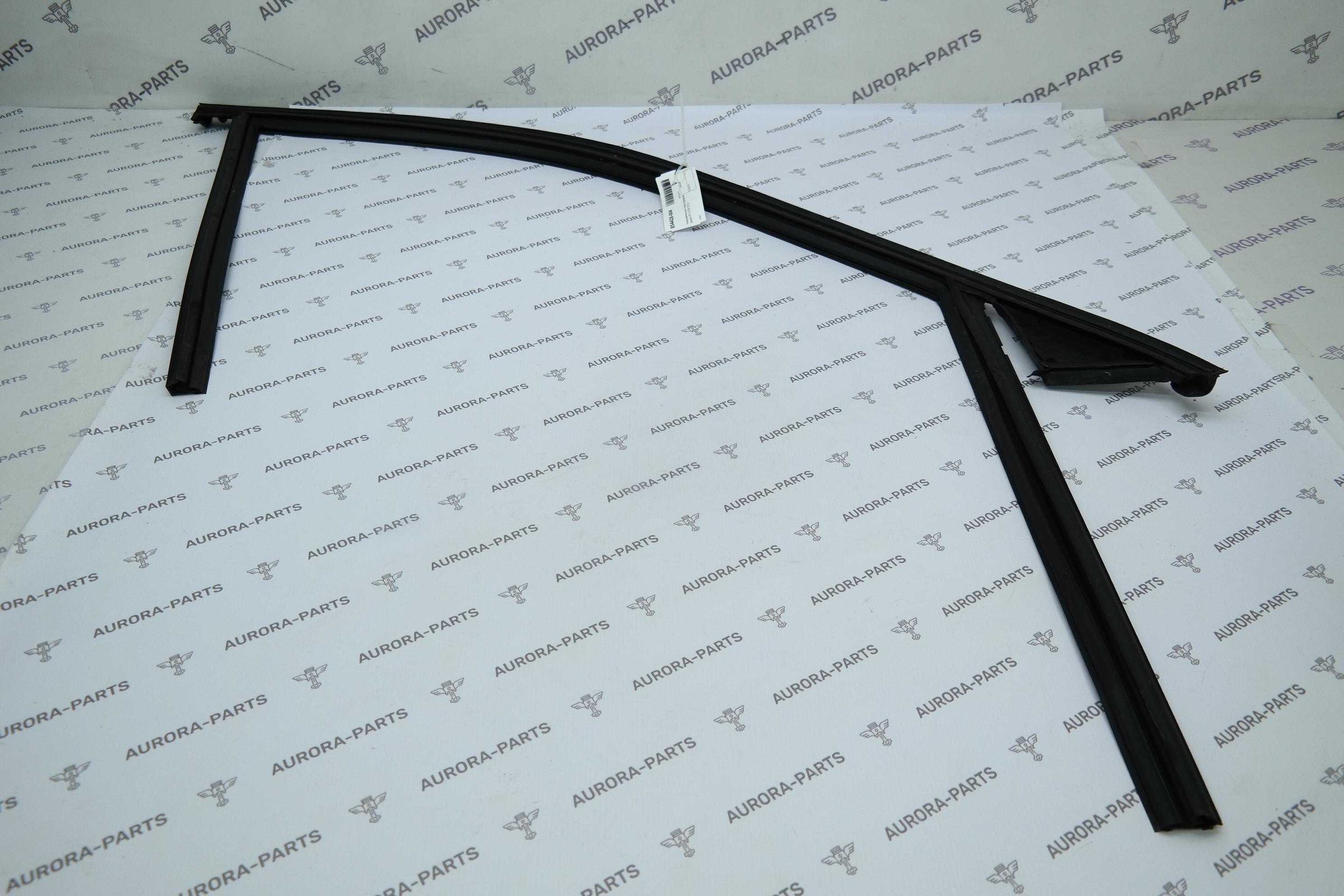 Направляющая стекла передней двери RH Volvo XC90