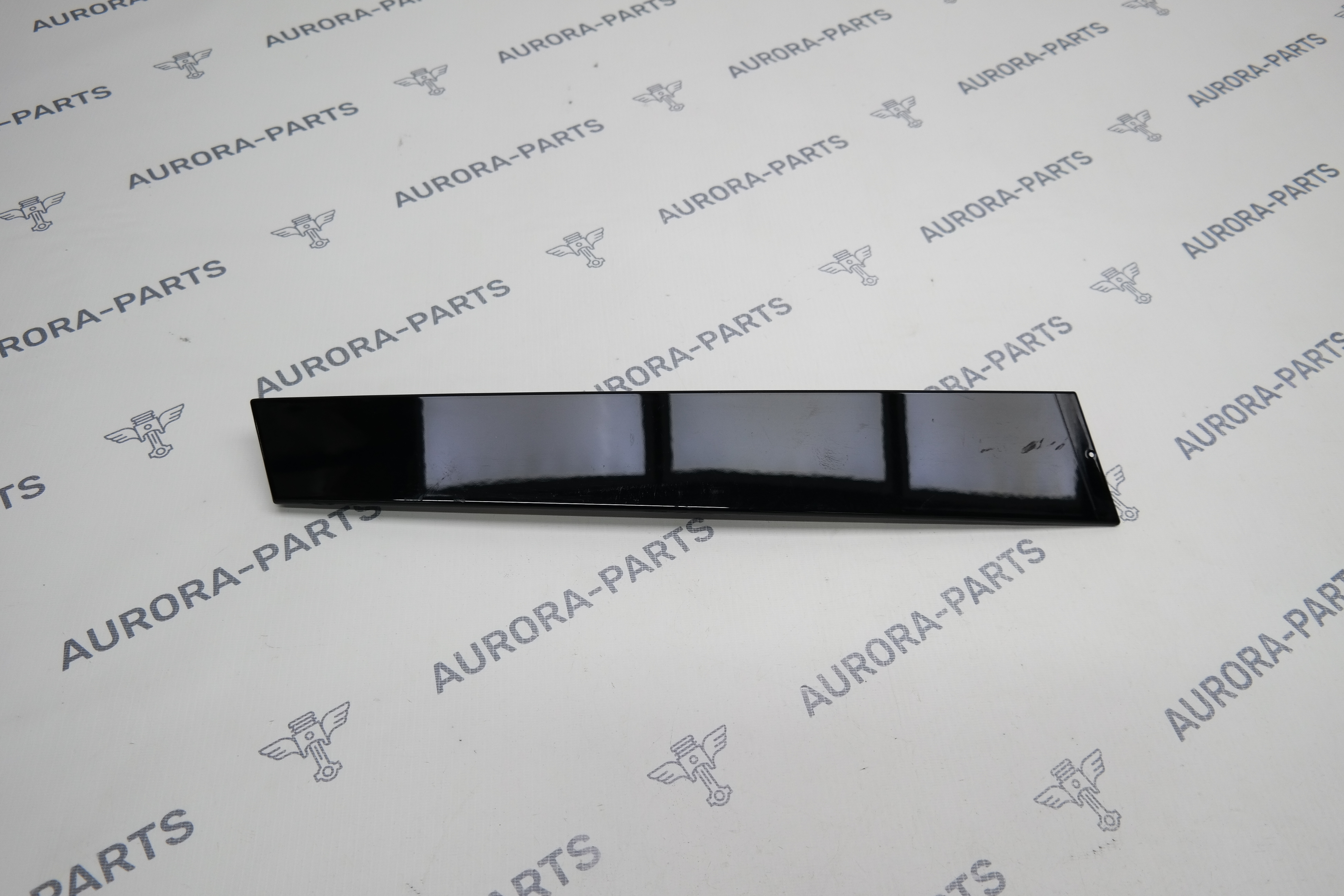 Накладка задней двери задняя RH Volvo XC90