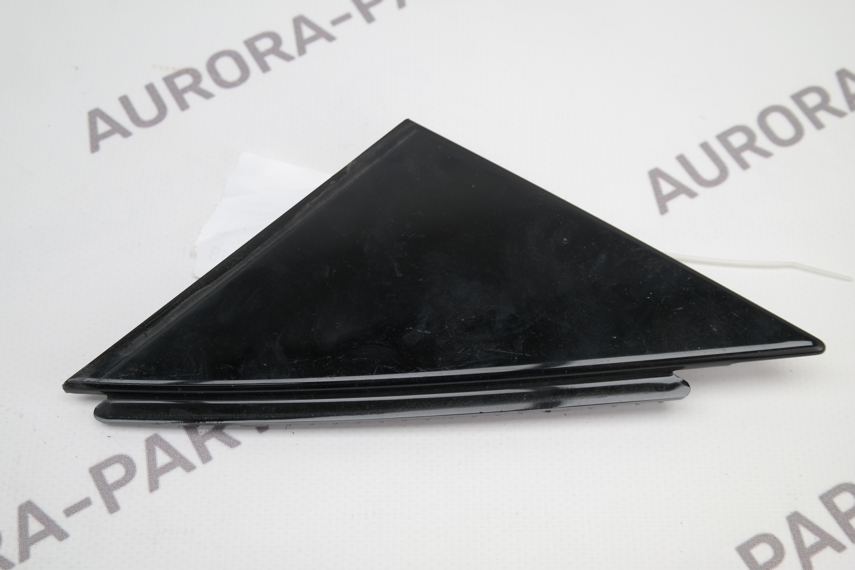 Накладка передней двери (уголок)  RH Volvo XC90