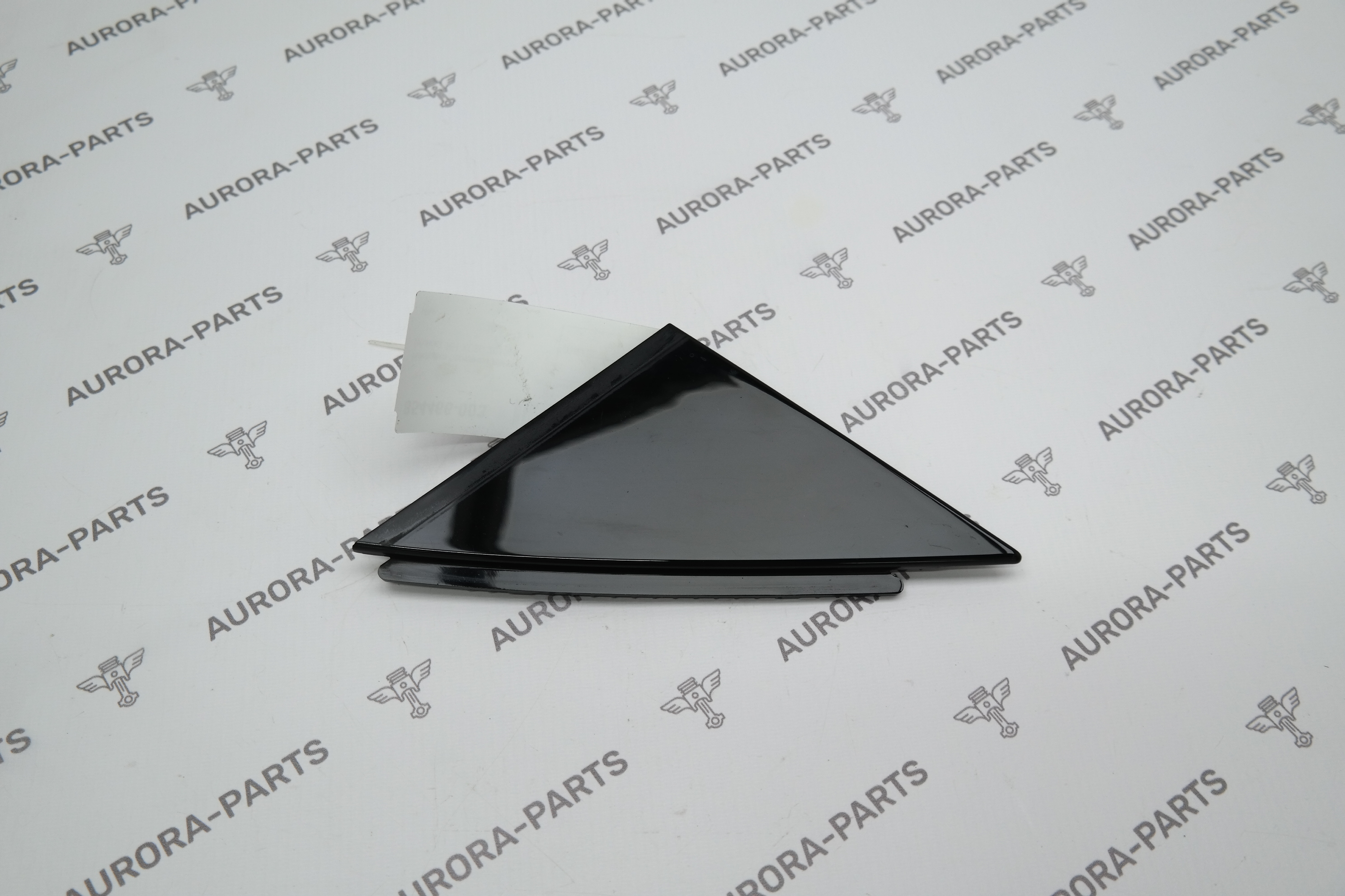 Накладка передней двери (уголок)  RH Volvo XC90