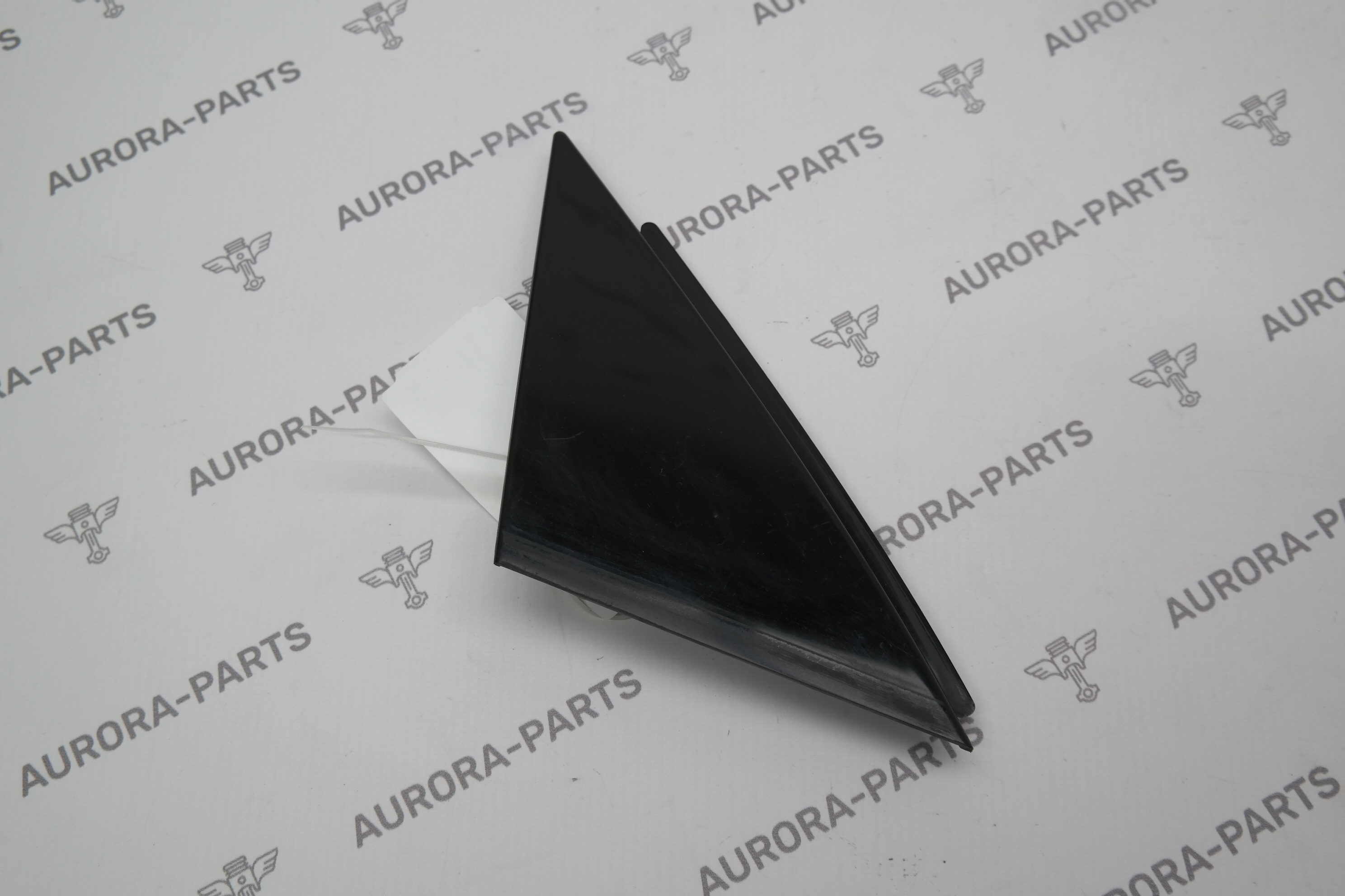 Накладка передней двери (уголок)  RH Volvo XC90