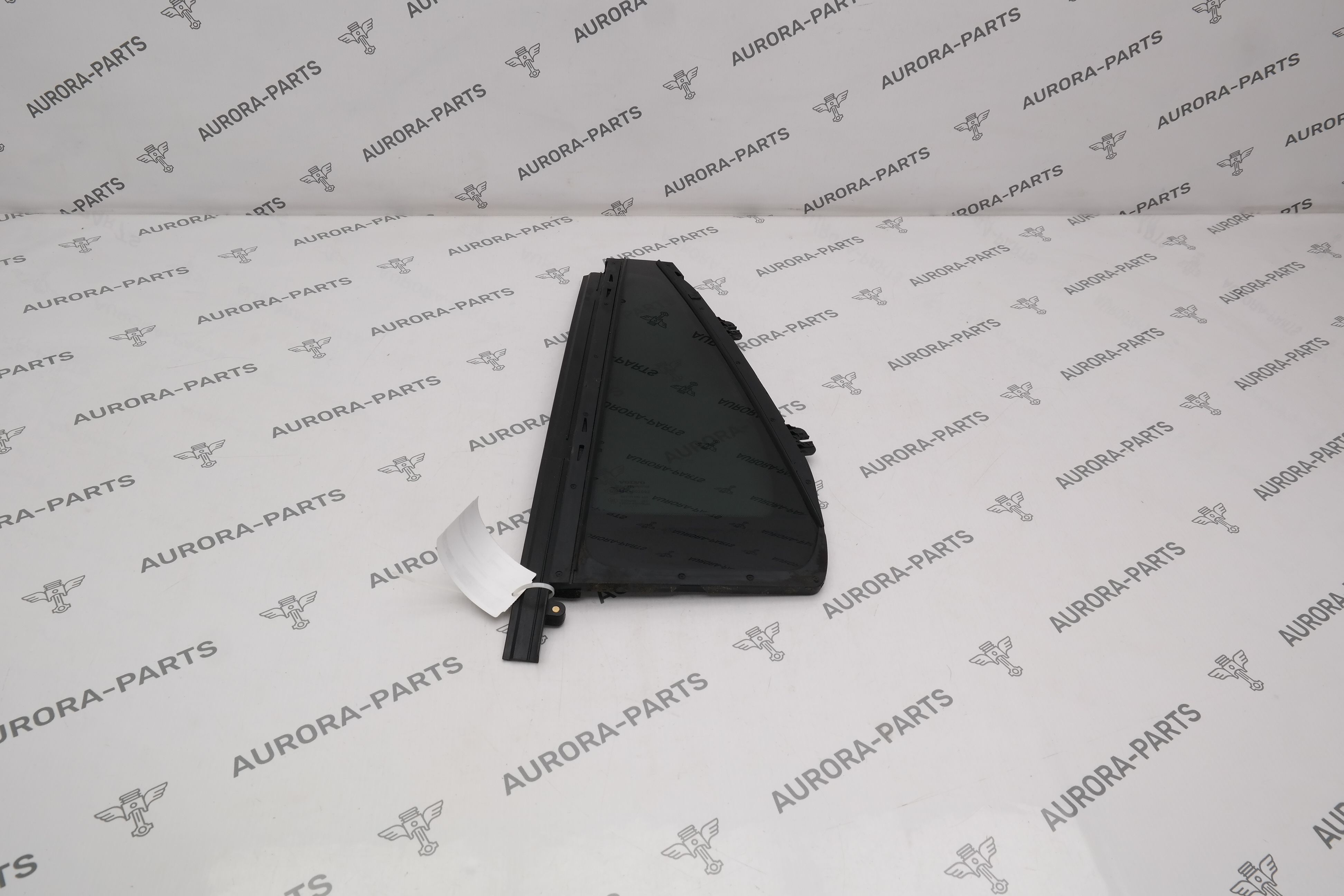 Стекло задней двери (Форточка) LH Volvo XC90