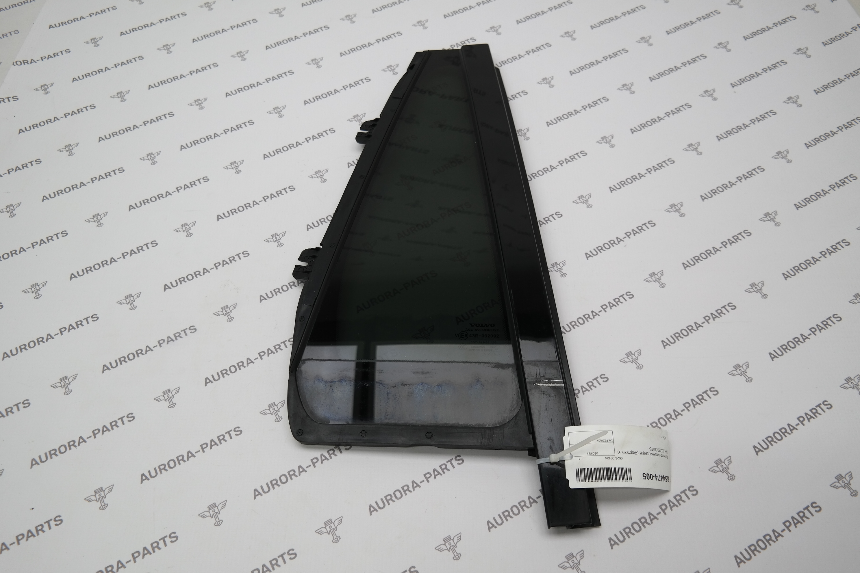 Стекло задней двери (Форточка) RH Volvo XC90