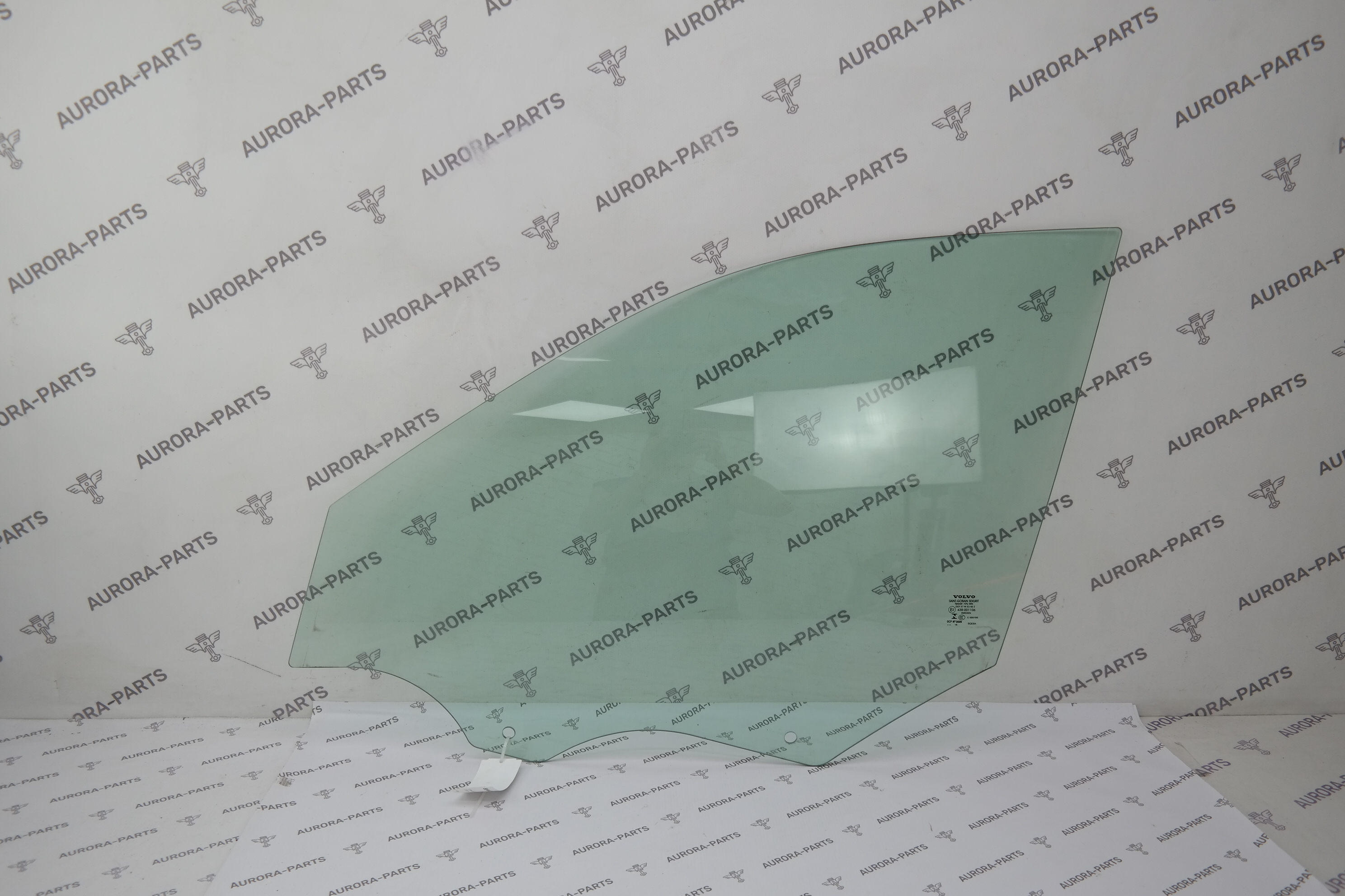 Стекло передней двери LH Volvo XC90