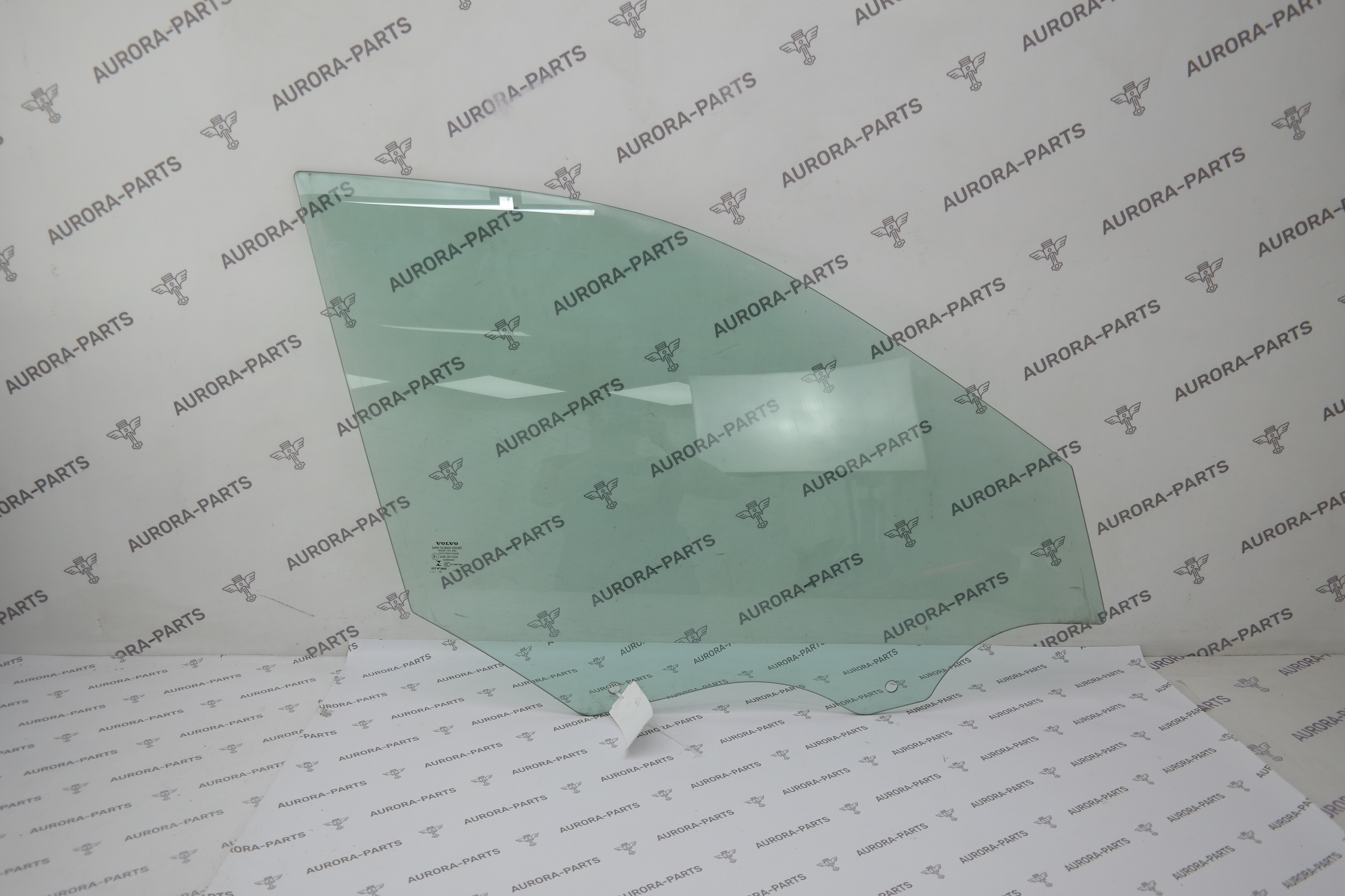 Стекло передней двери RH Volvo XC90