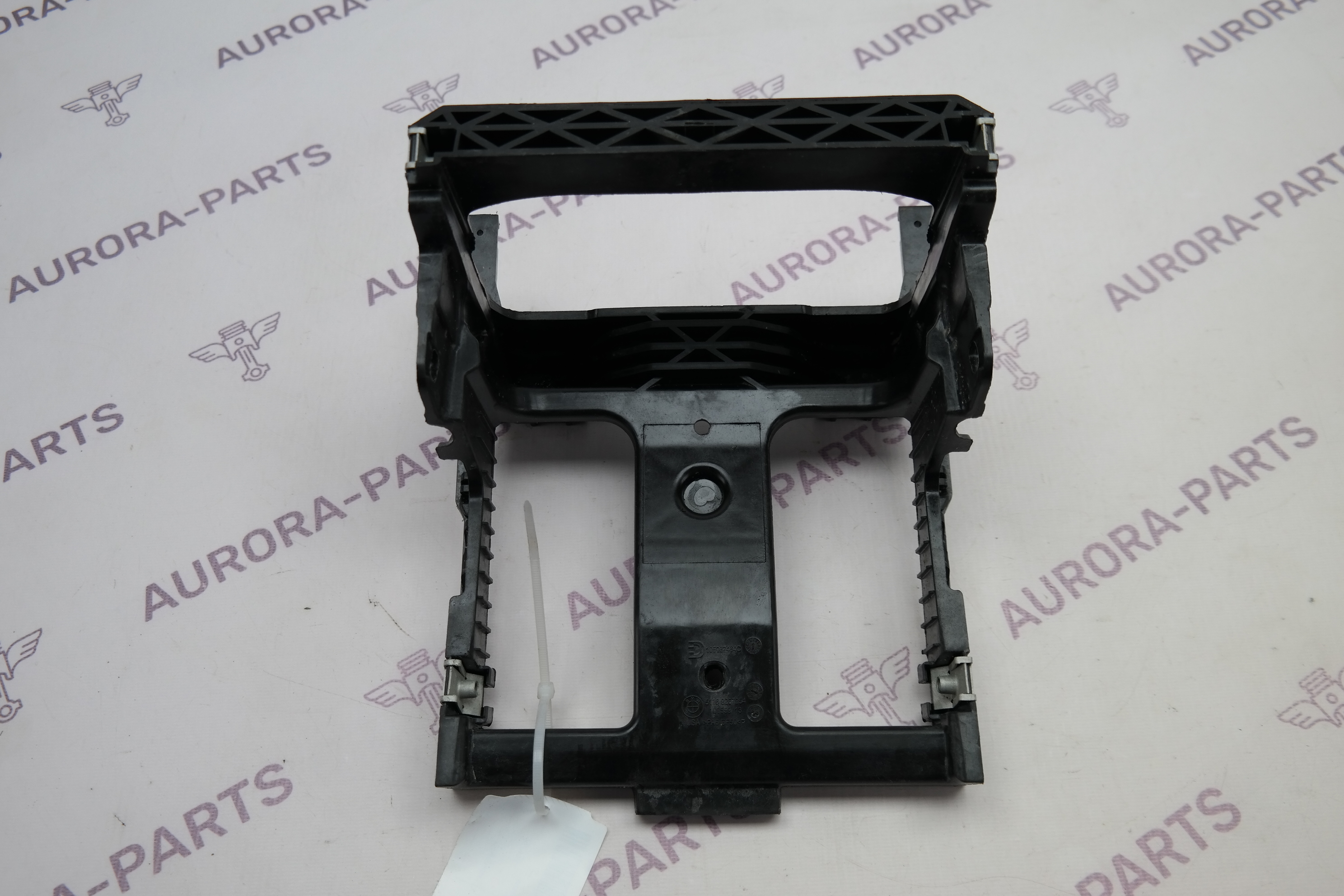 Кронштейн центральной консоли задней BMW X5