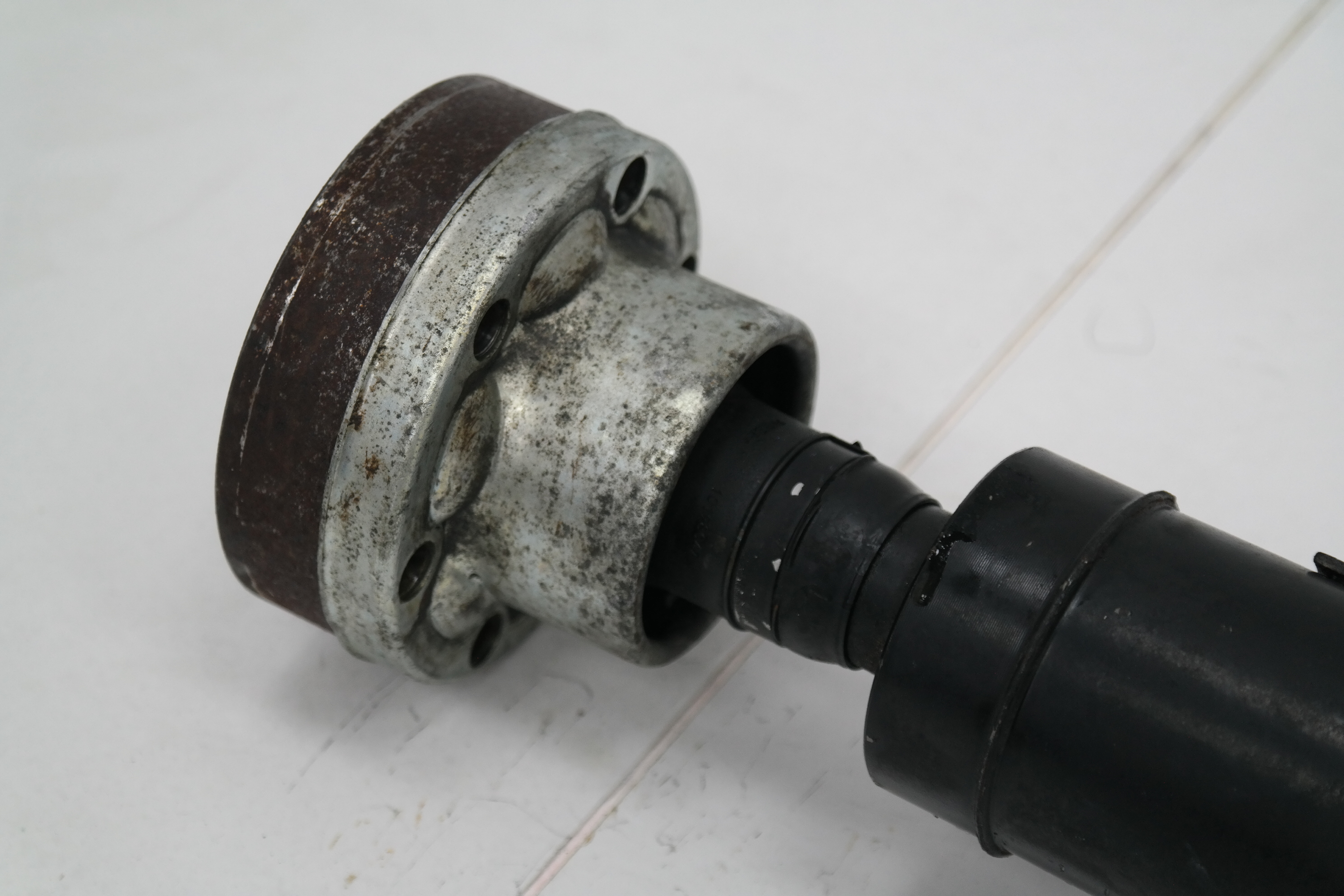 Вал карданный привода задней оси Jeep Grand Cherokee