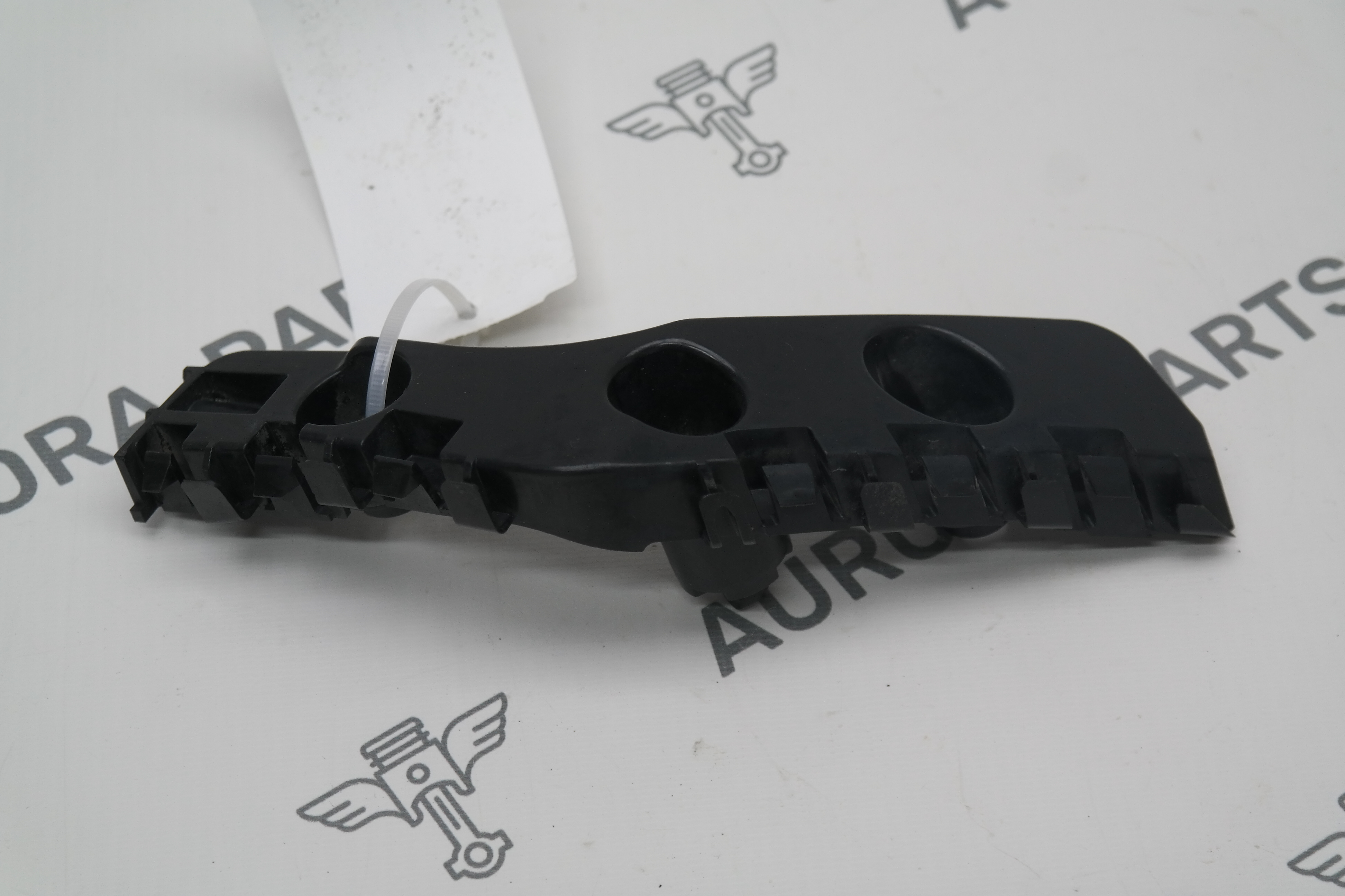 Кронштейн крепления переднего бампера LH Jeep Grand Cherokee