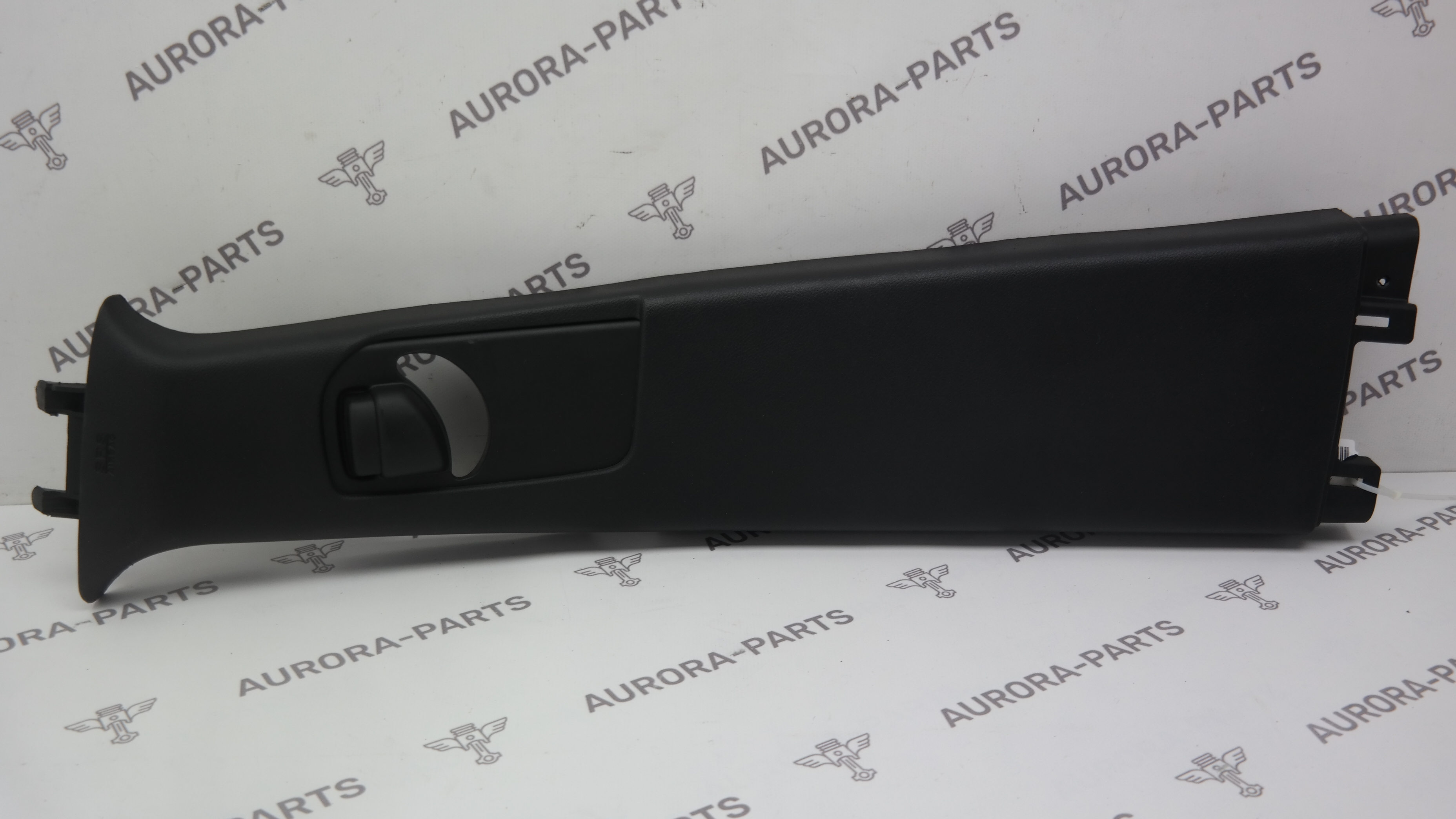 Обшивка стойки B верхняя LH Jeep Grand Cherokee