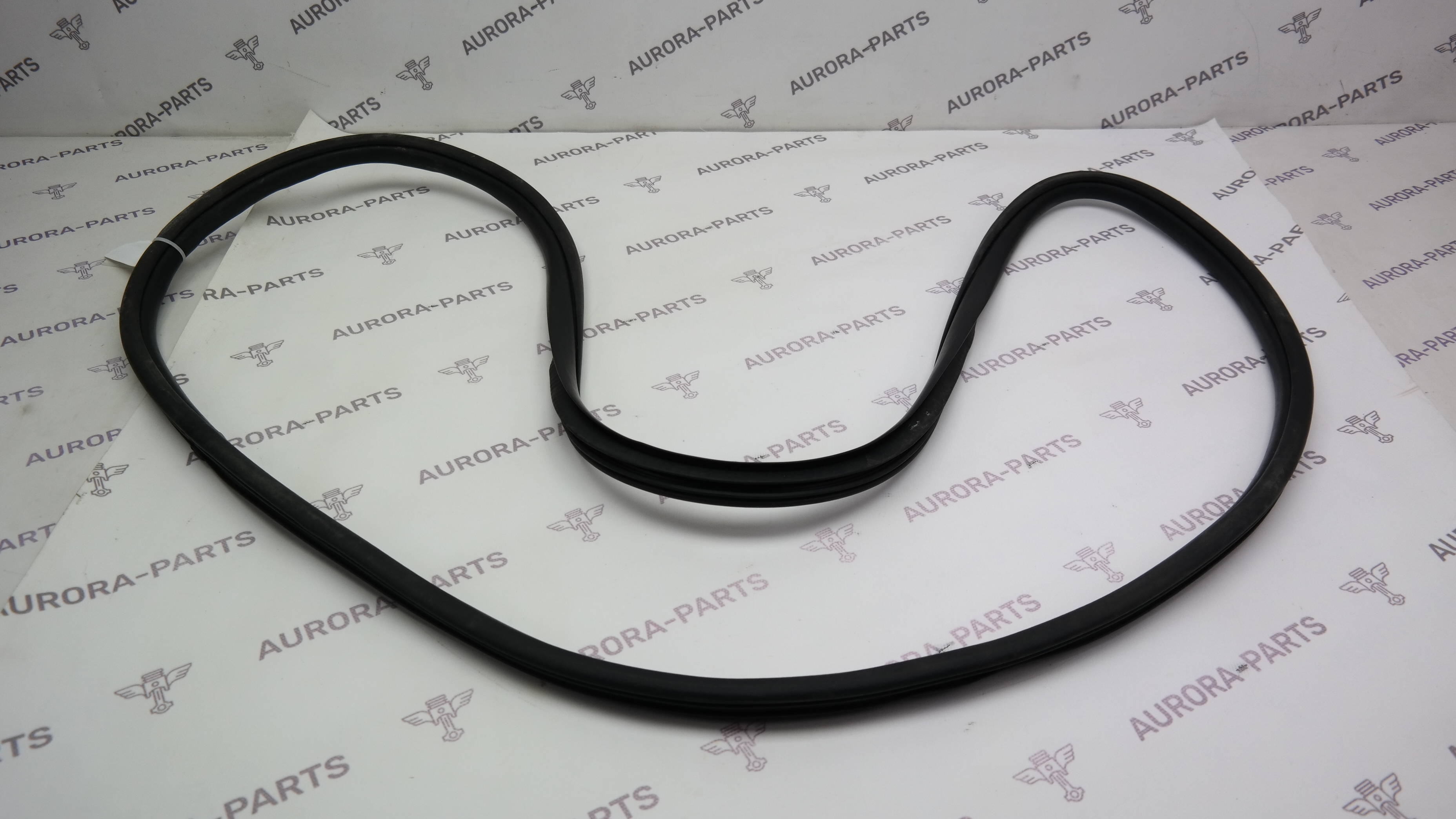 Уплотнитель задней двери RH=LH Jeep Grand Cherokee