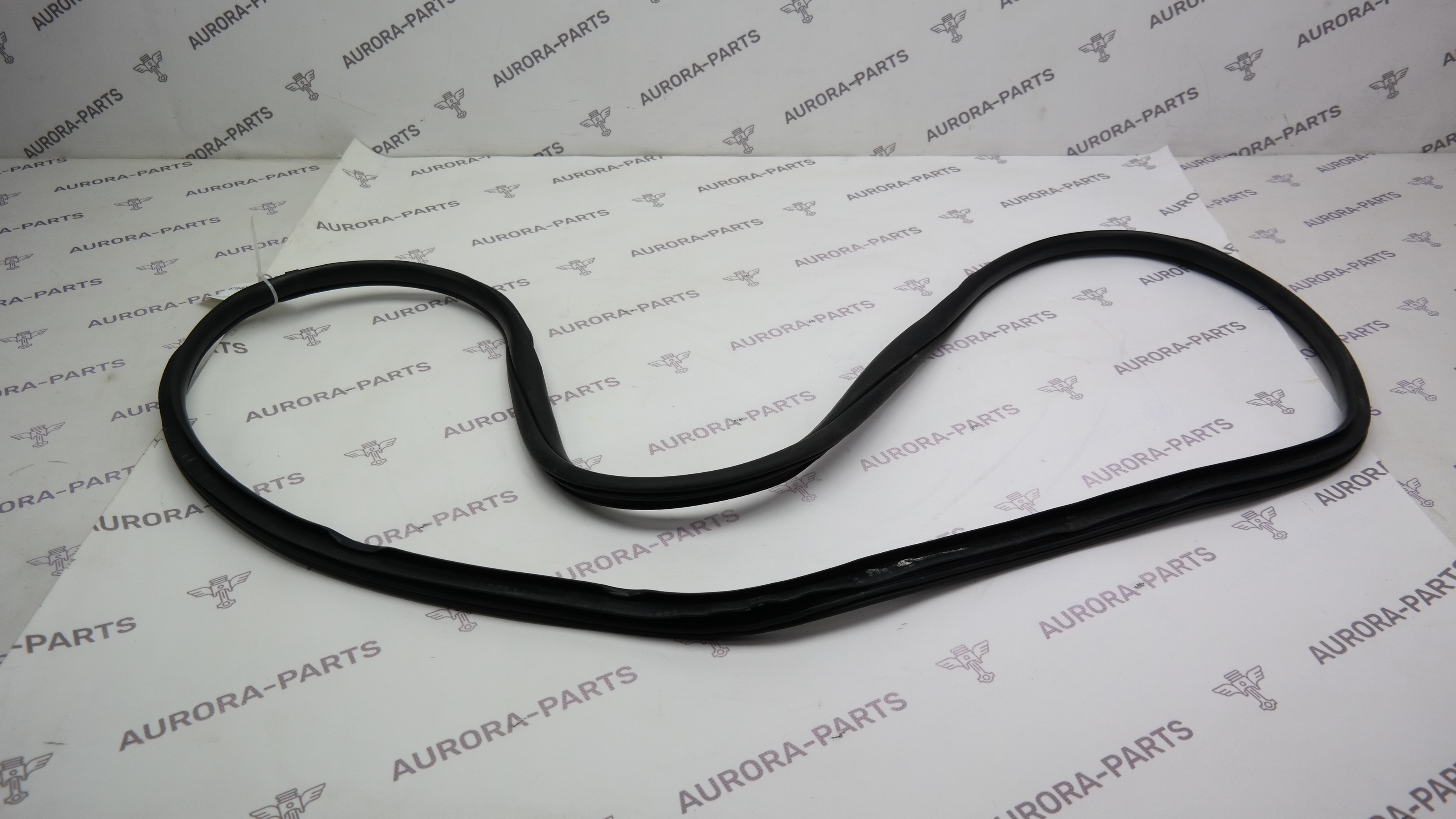 Уплотнитель задней двери RH=LH Jeep Grand Cherokee