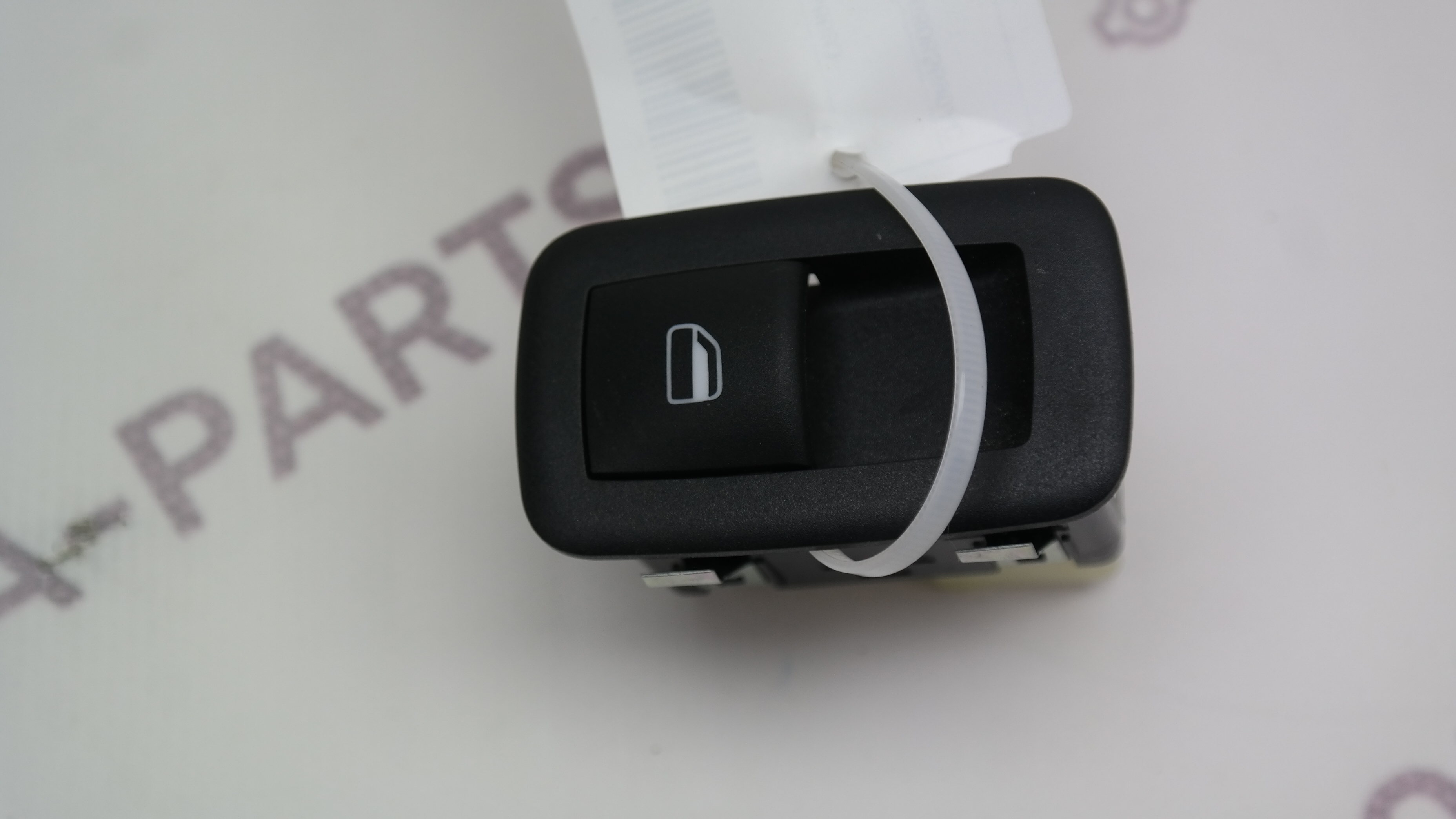 Кнопка стеклоподъемника Jeep Grand Cherokee