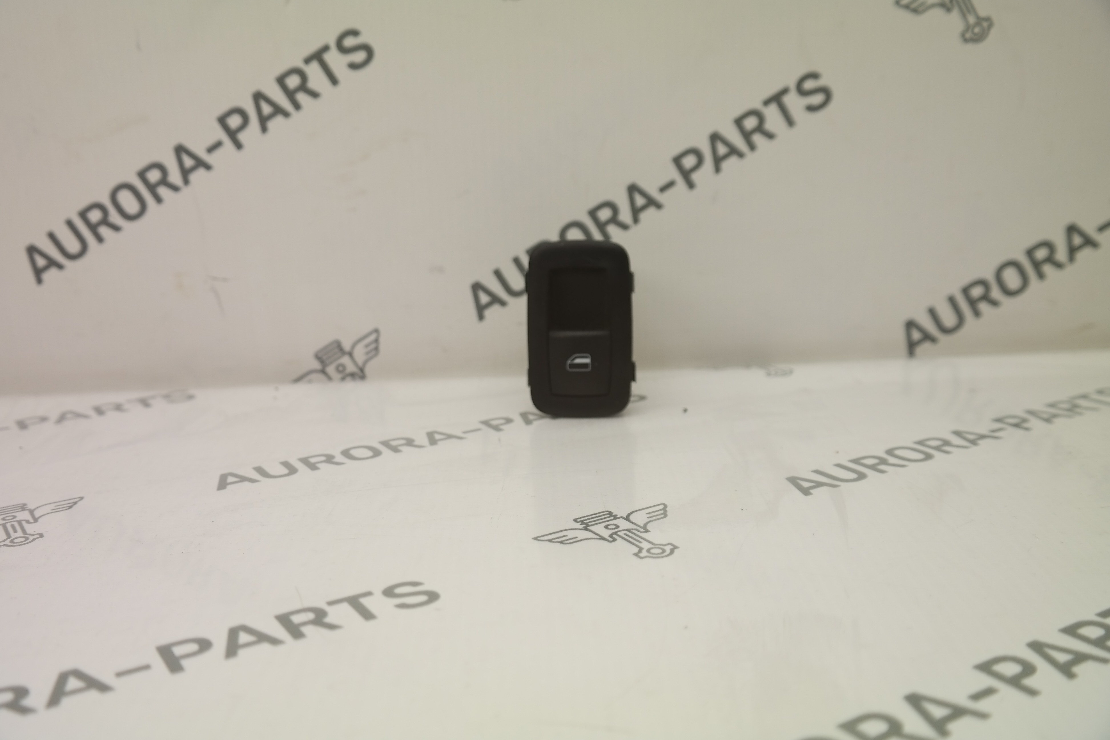 Кнопка стеклоподъемника Jeep Grand Cherokee