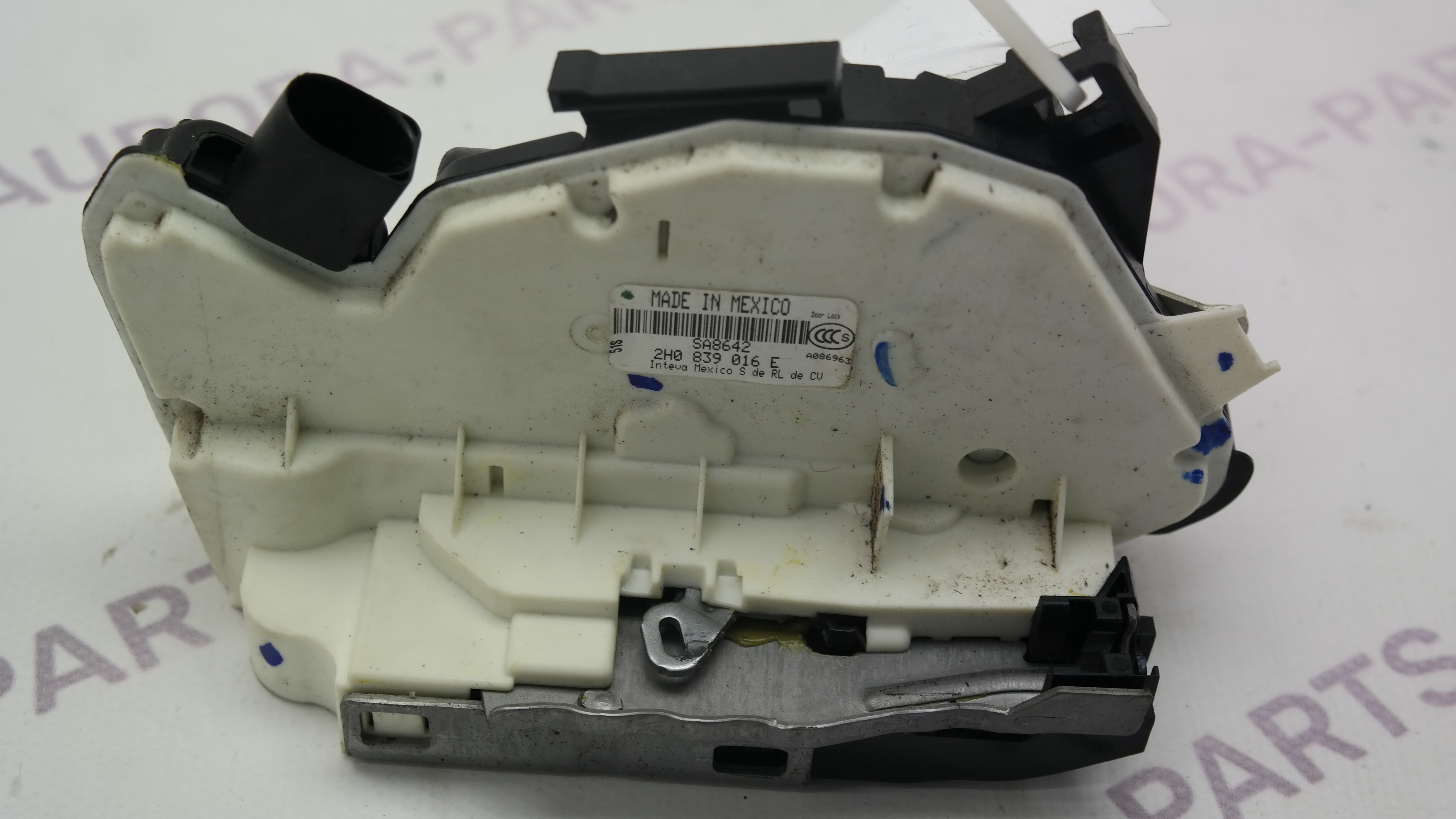 Замок задней двери RH VW Amarok