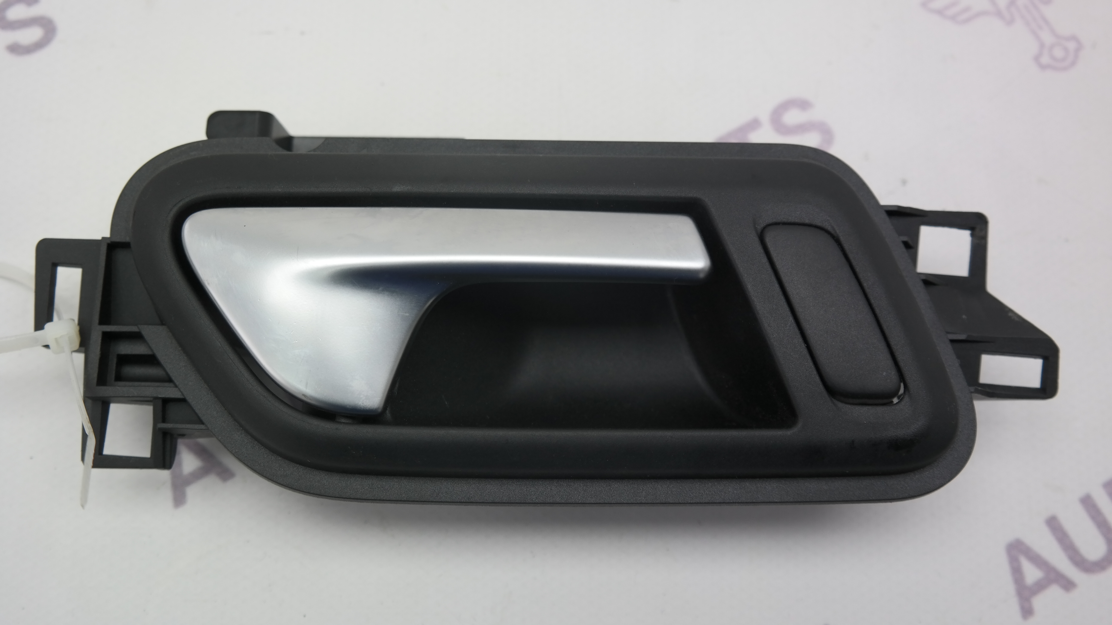 Ручка двери внутренняя RH VW Amarok