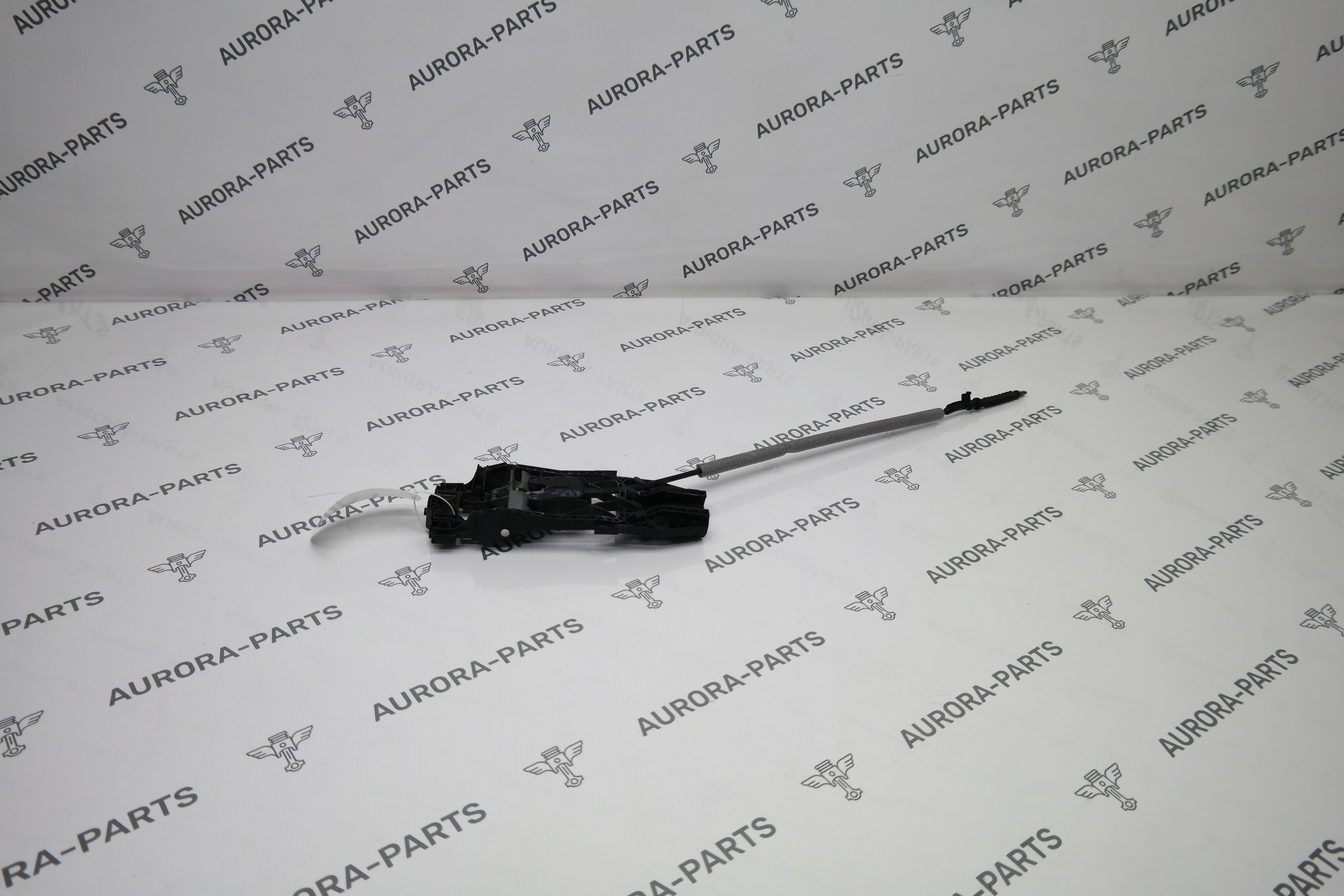 Кронштейн наружней ручки двери LH=RH VW Amarok