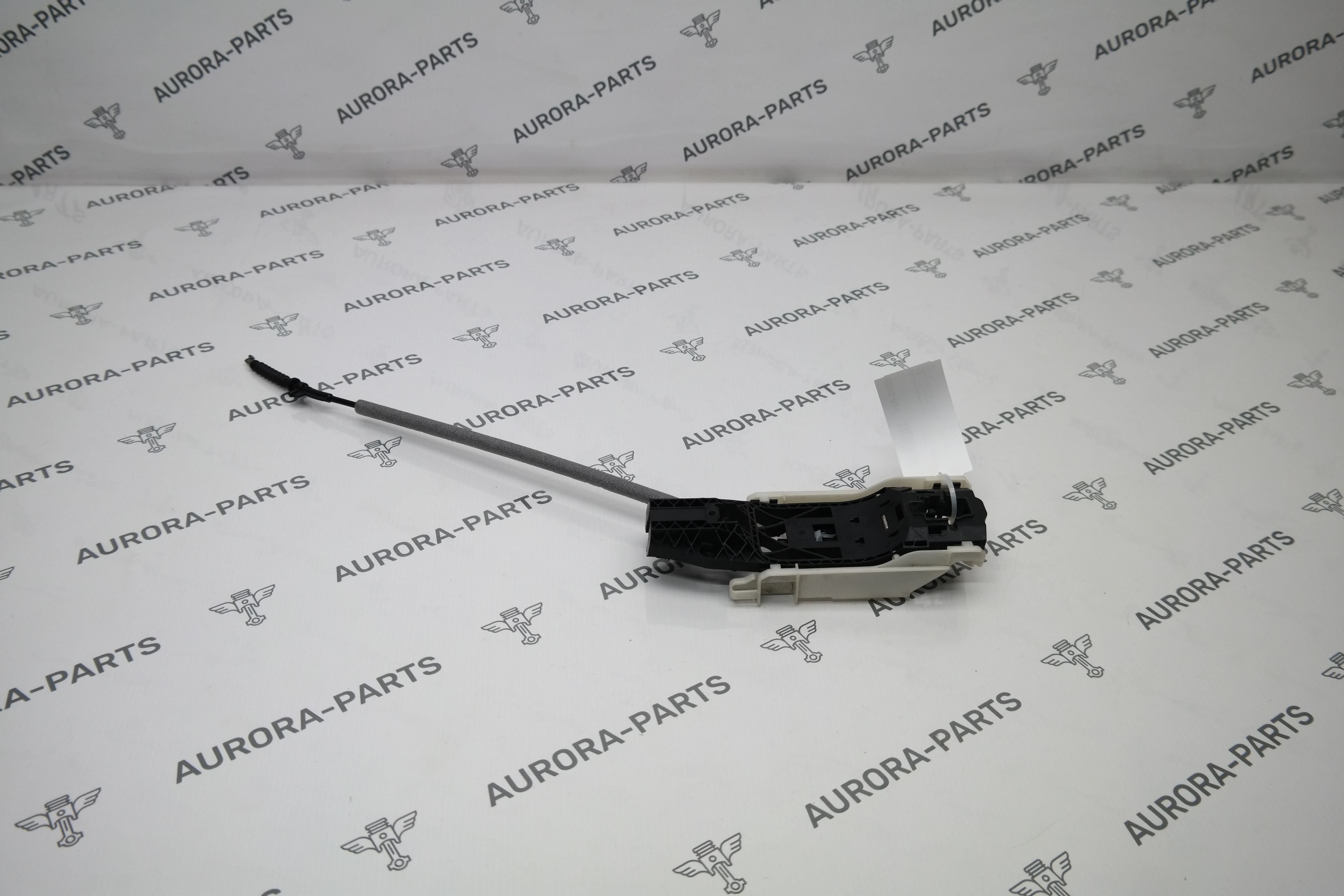 Кронштейн наружней ручки двери LH=RH VW Amarok