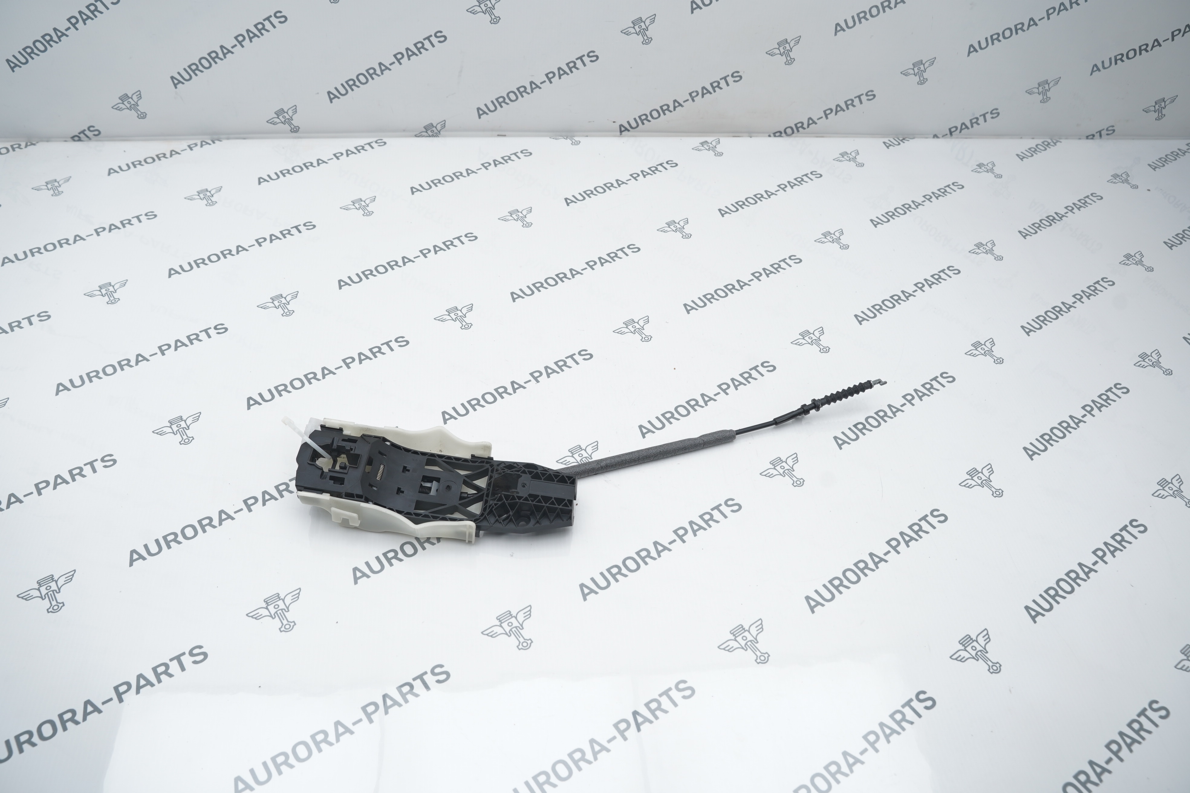 Кронштейн наружней ручки двери LH=RH VW Amarok