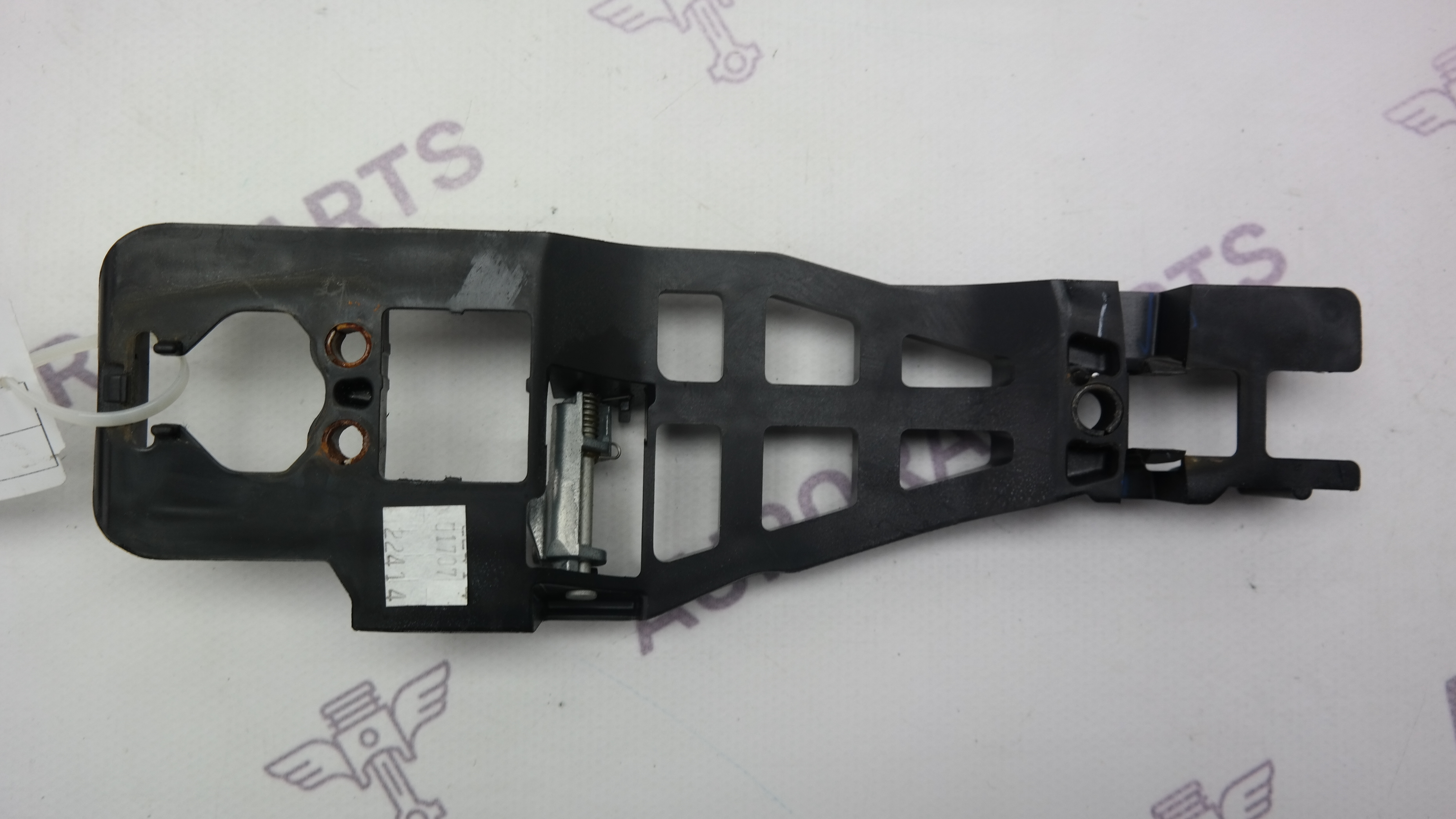 Кронштейн крепления наружней ручки двери LH Jeep Grand Cherokee