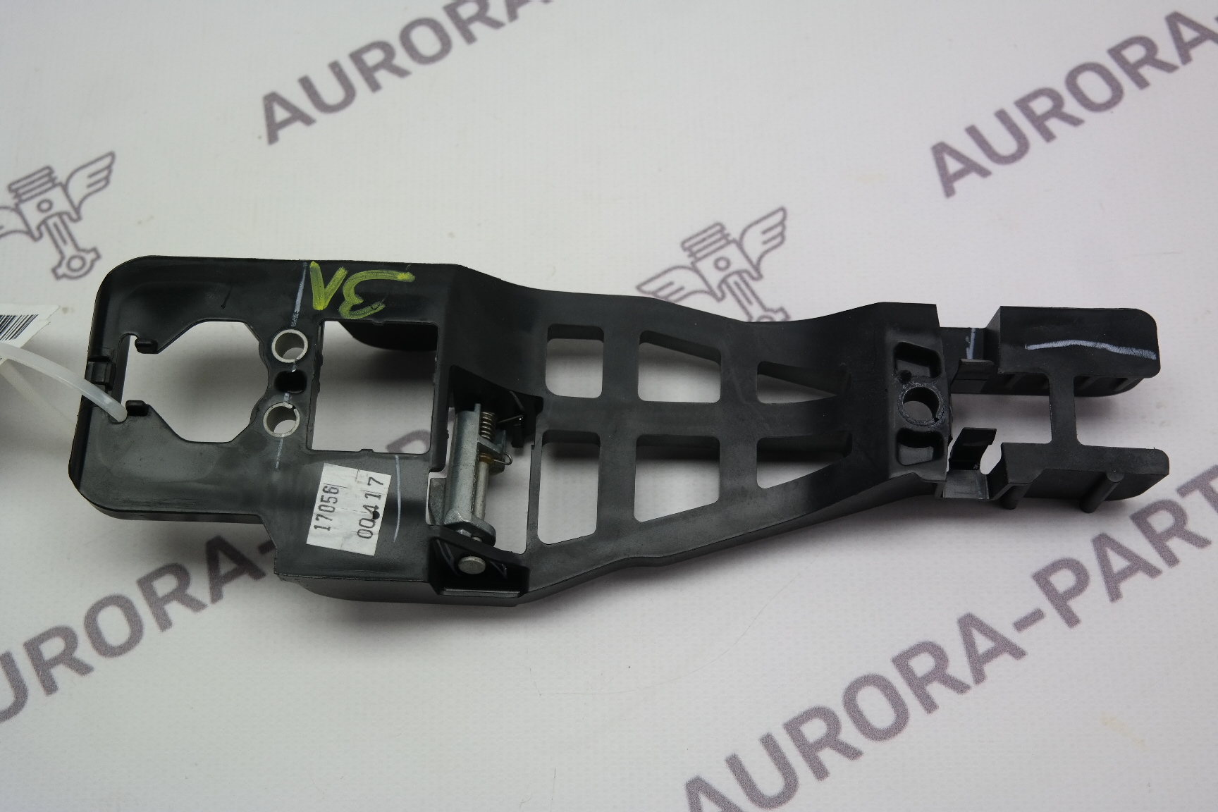 Кронштейн крепления наружней ручки двери LH Jeep Grand Cherokee