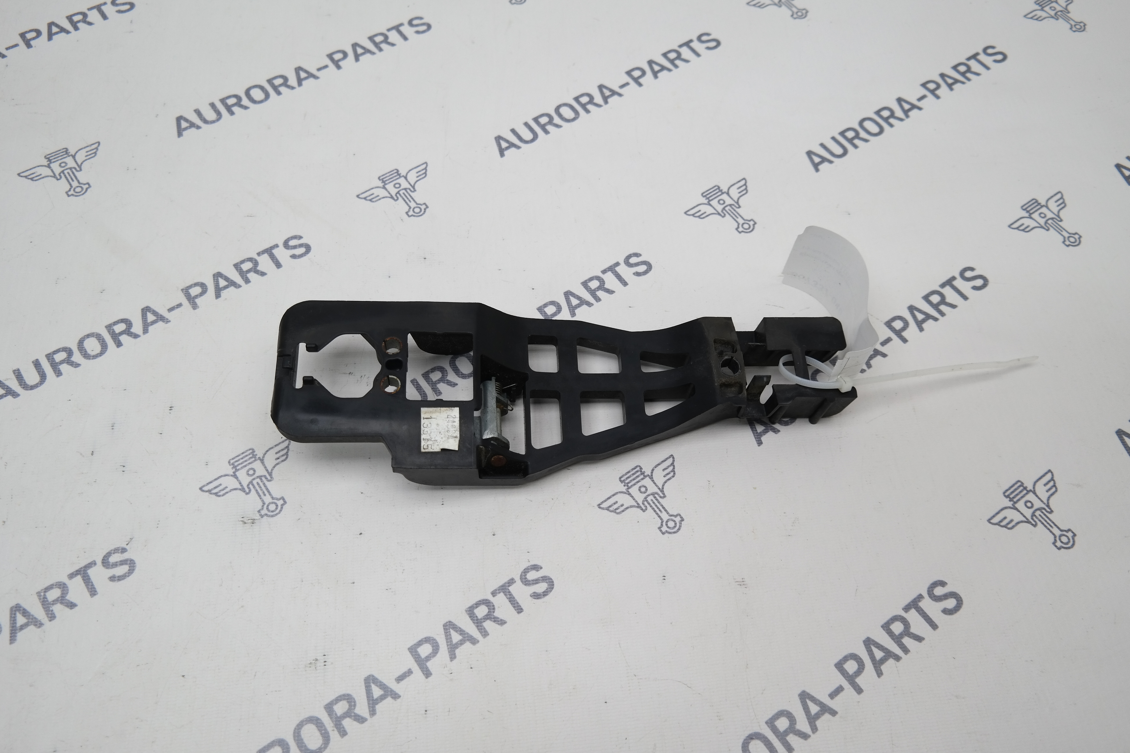 Кронштейн крепления наружней ручки двери LH Jeep Grand Cherokee