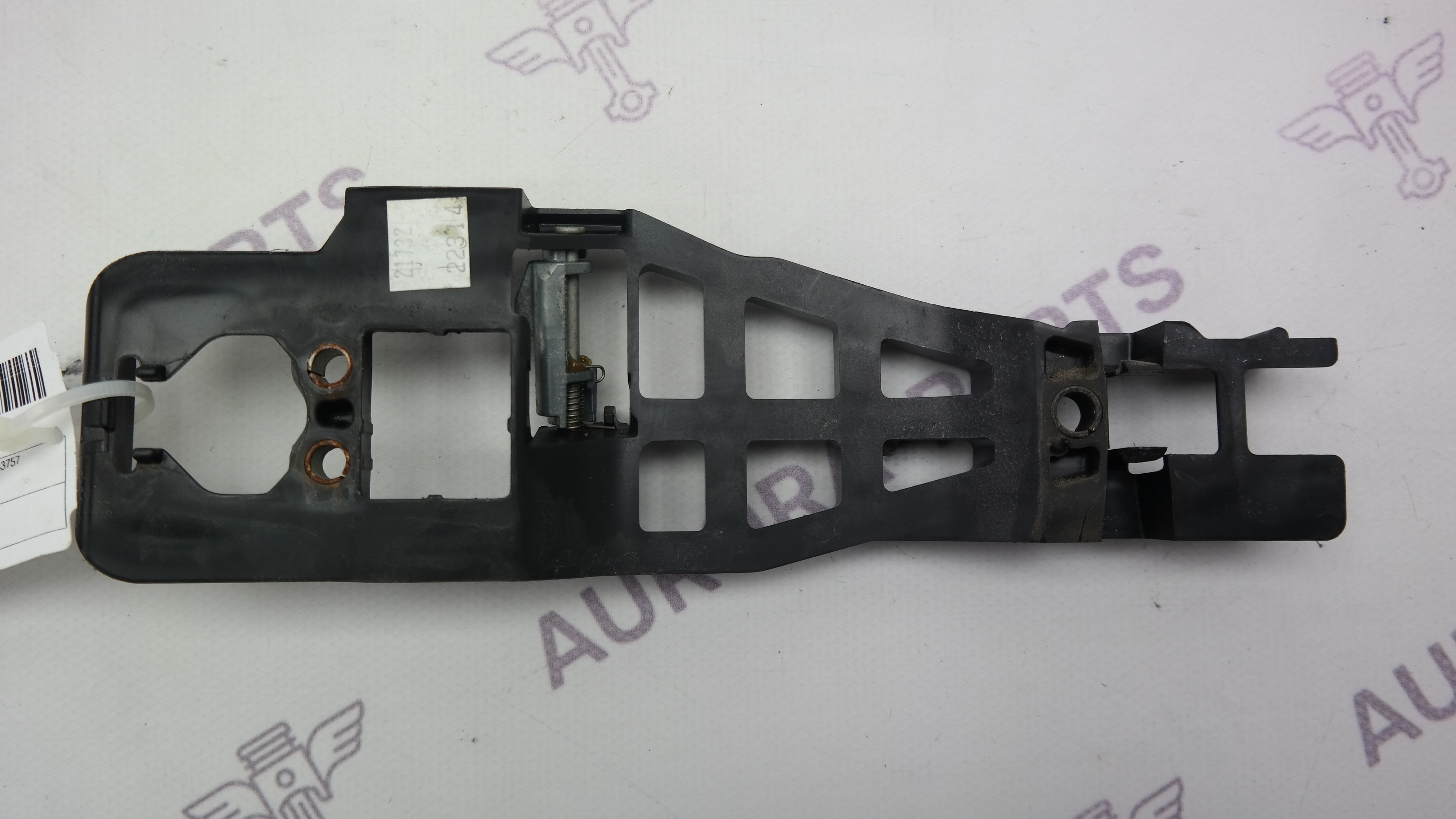 Кронштейн крепления наружней ручки двери RH Jeep Grand Cherokee