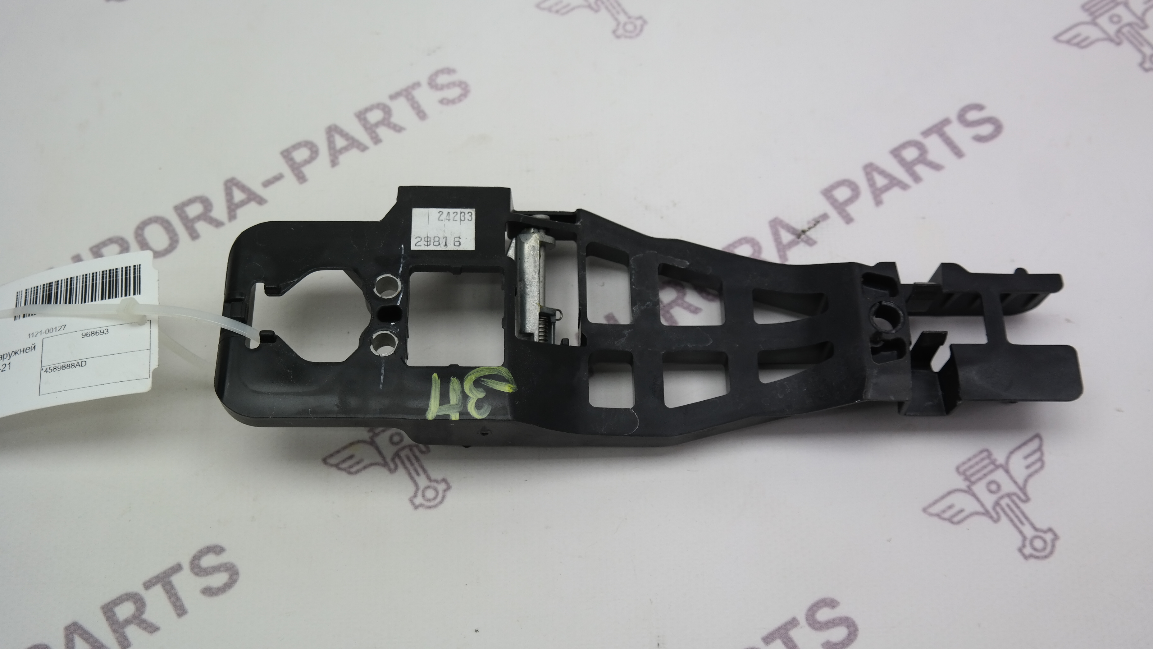 Кронштейн крепления наружней ручки двери RH Jeep Grand Cherokee