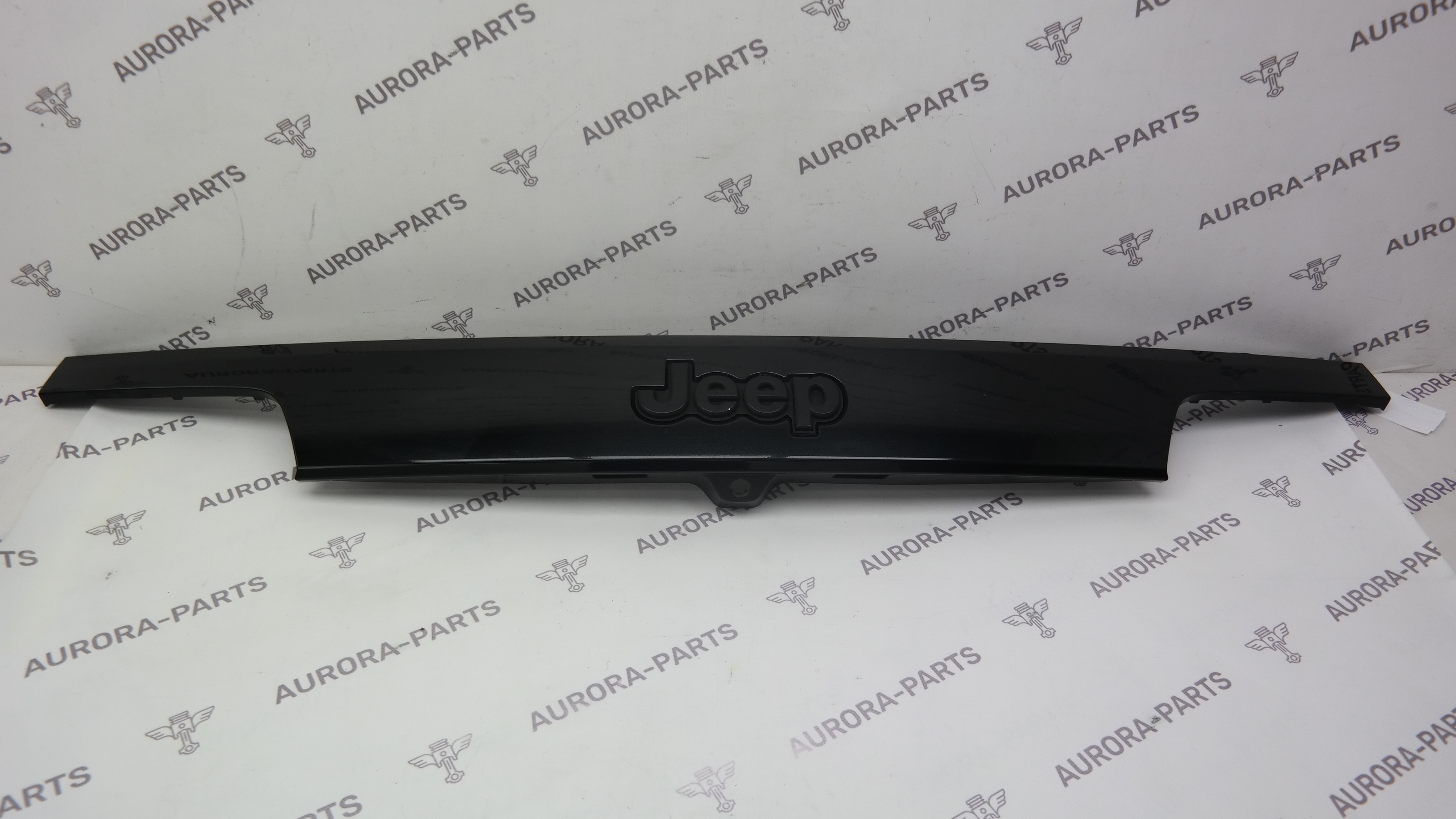 Молдинг крышки багажника Jeep Grand Cherokee